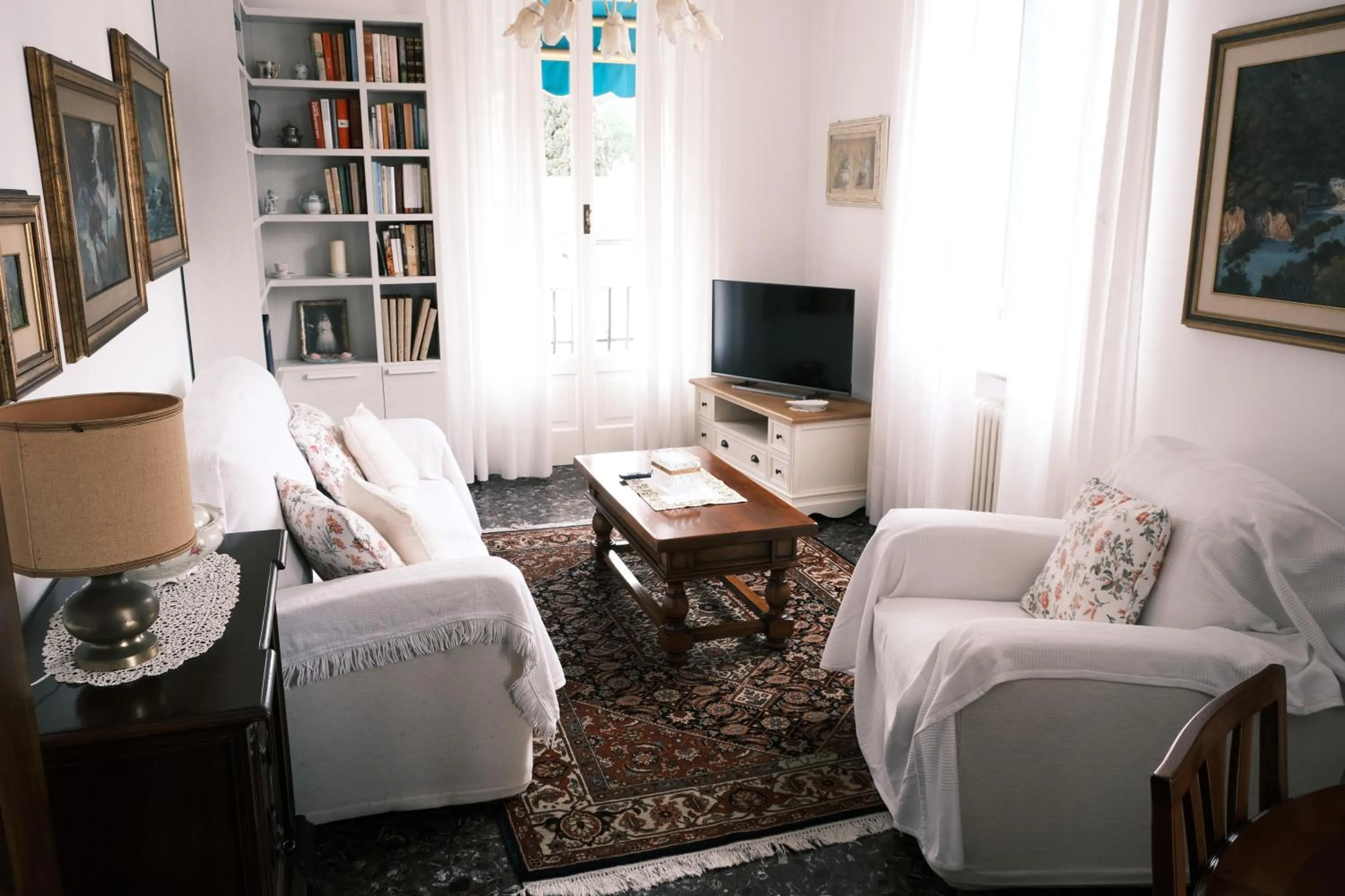 Communal lounge/ TV room in Turchino Apartment & Terrazza della Luisa by PortofinoVacanze