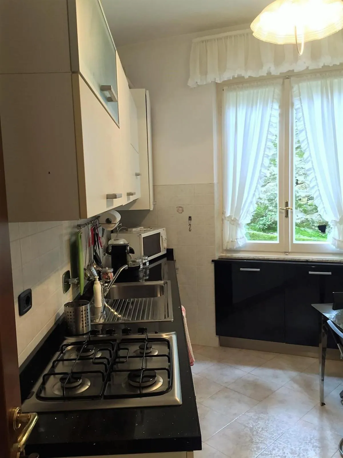 Communal kitchen in Turchino Apartment & Terrazza della Luisa by PortofinoVacanze