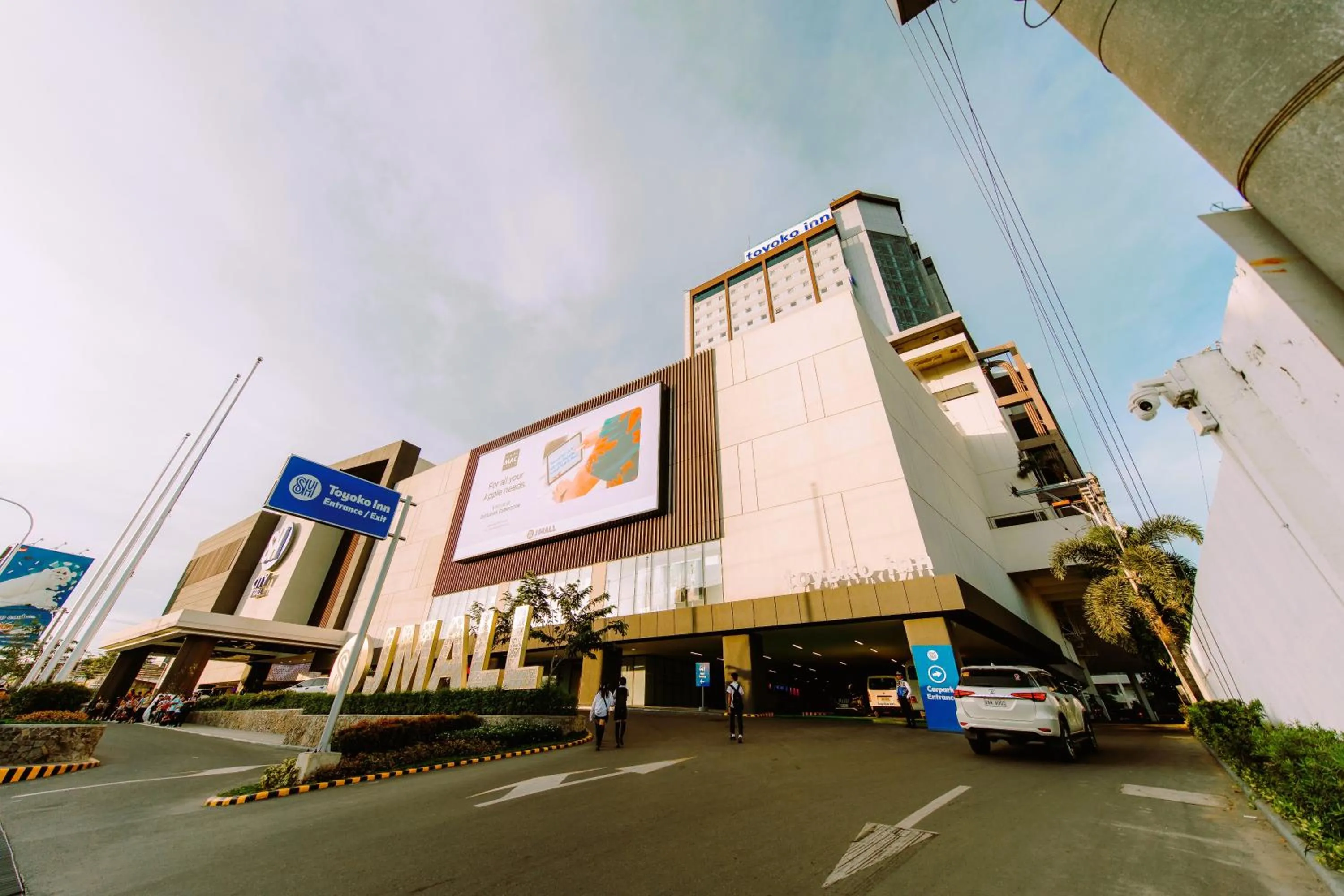 Facade/entrance in Toyoko Inn Cebu