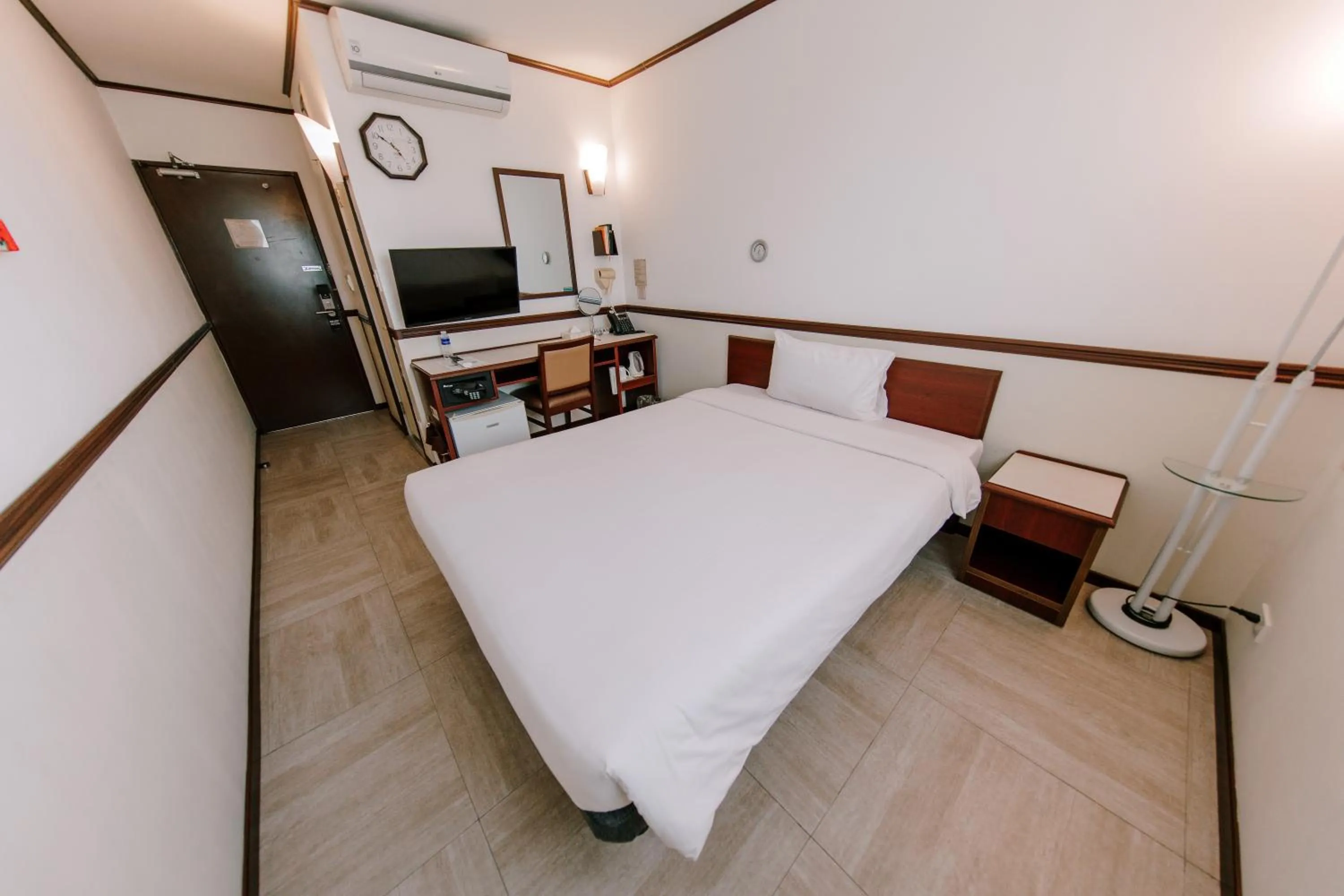 Bedroom, Bed in Toyoko Inn Cebu