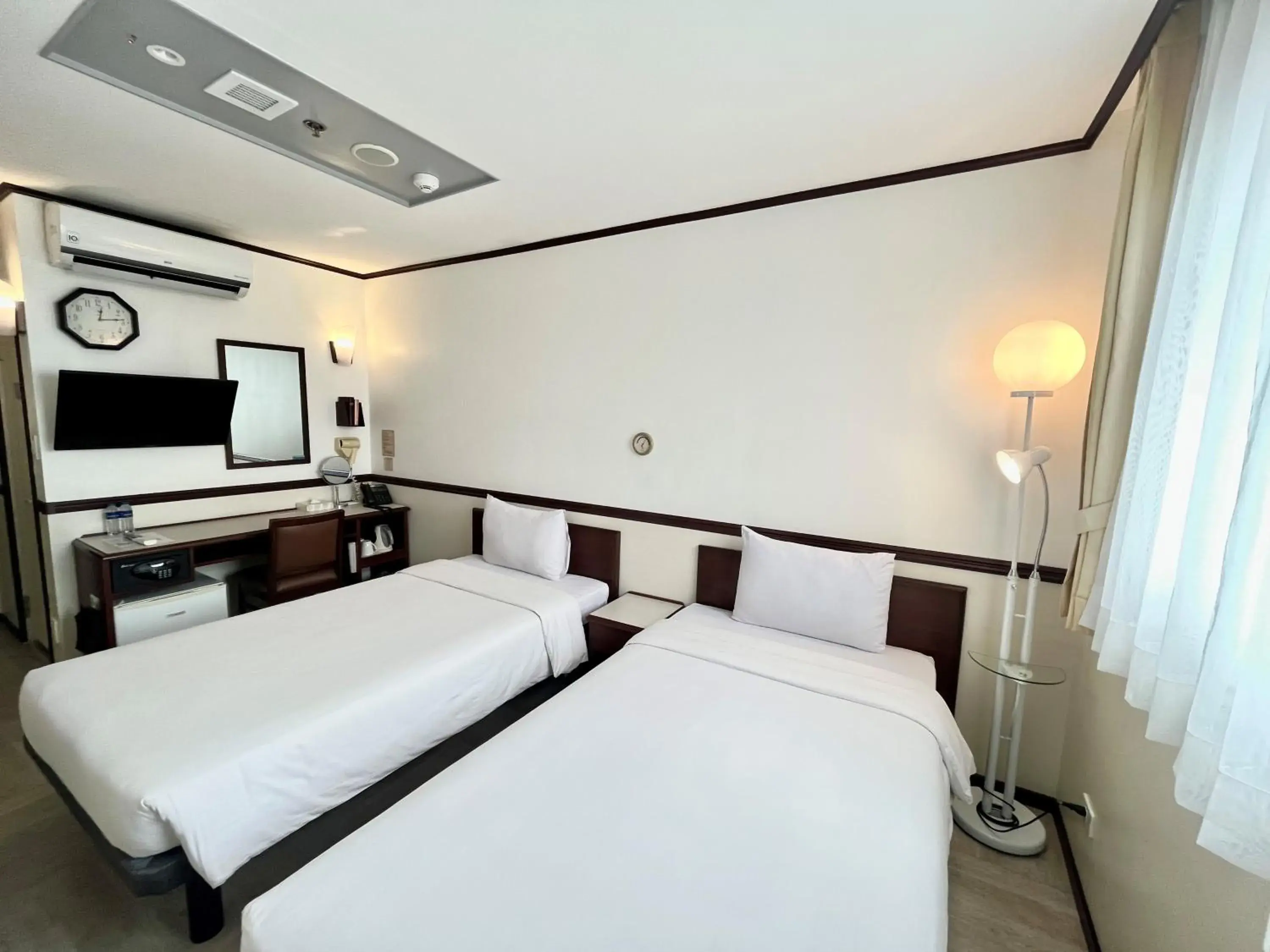 Standard Twin Room - Non-Smoking in Toyoko Inn Cebu Standard Twin Room - Non-Smoking in Toyoko Inn Cebu