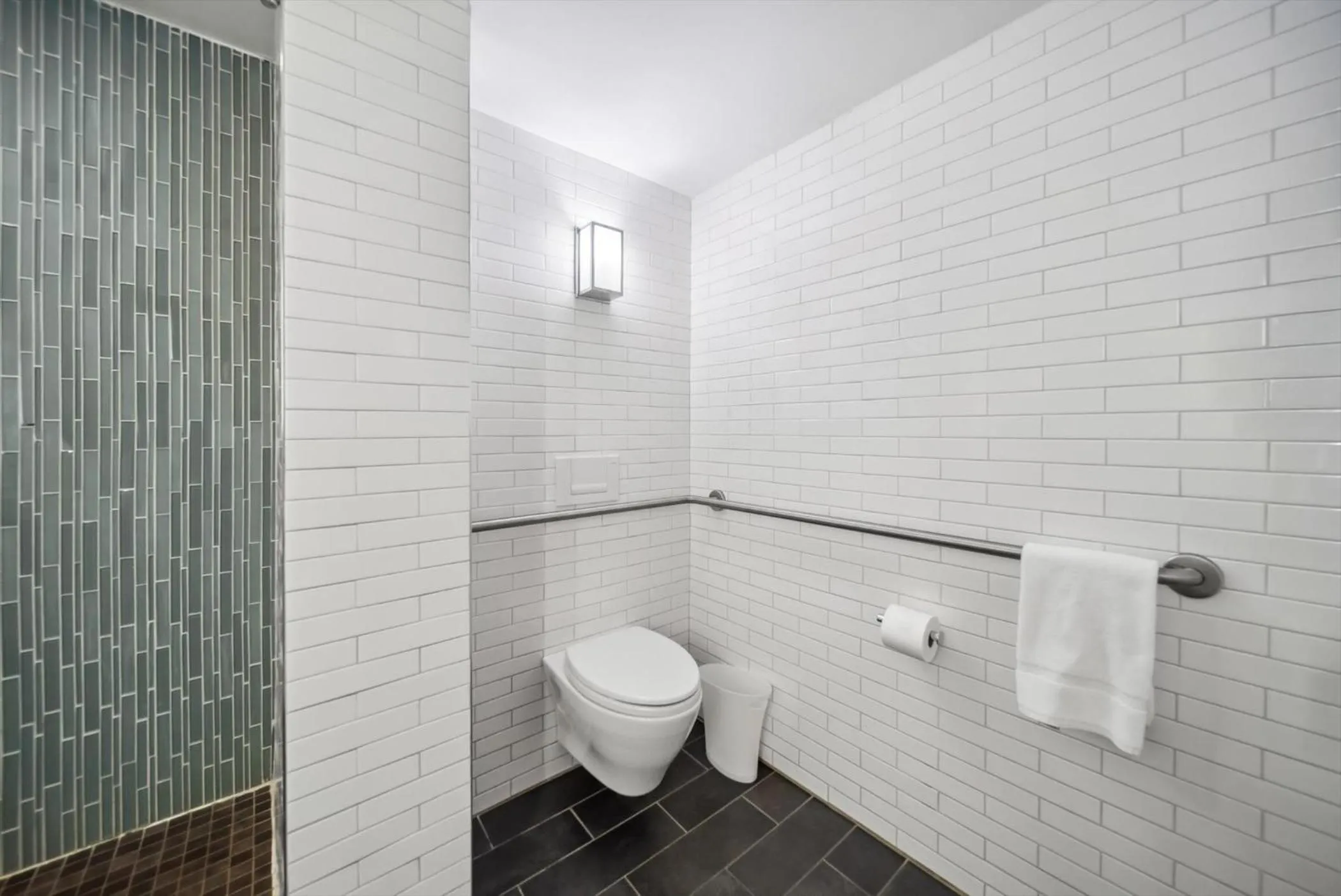Bathroom in Lexington Plaza Hotel