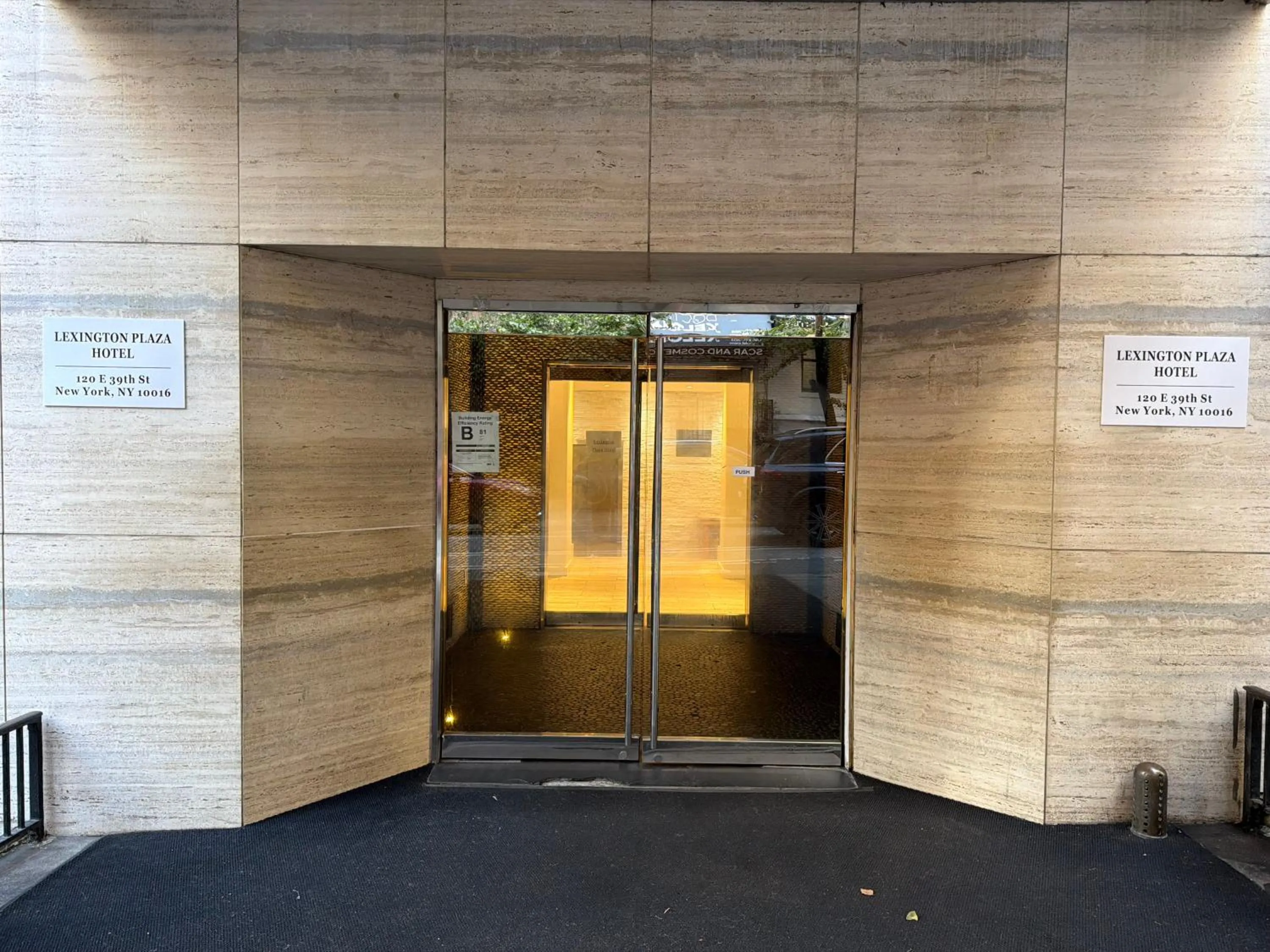 Property building in Lexington Plaza Hotel