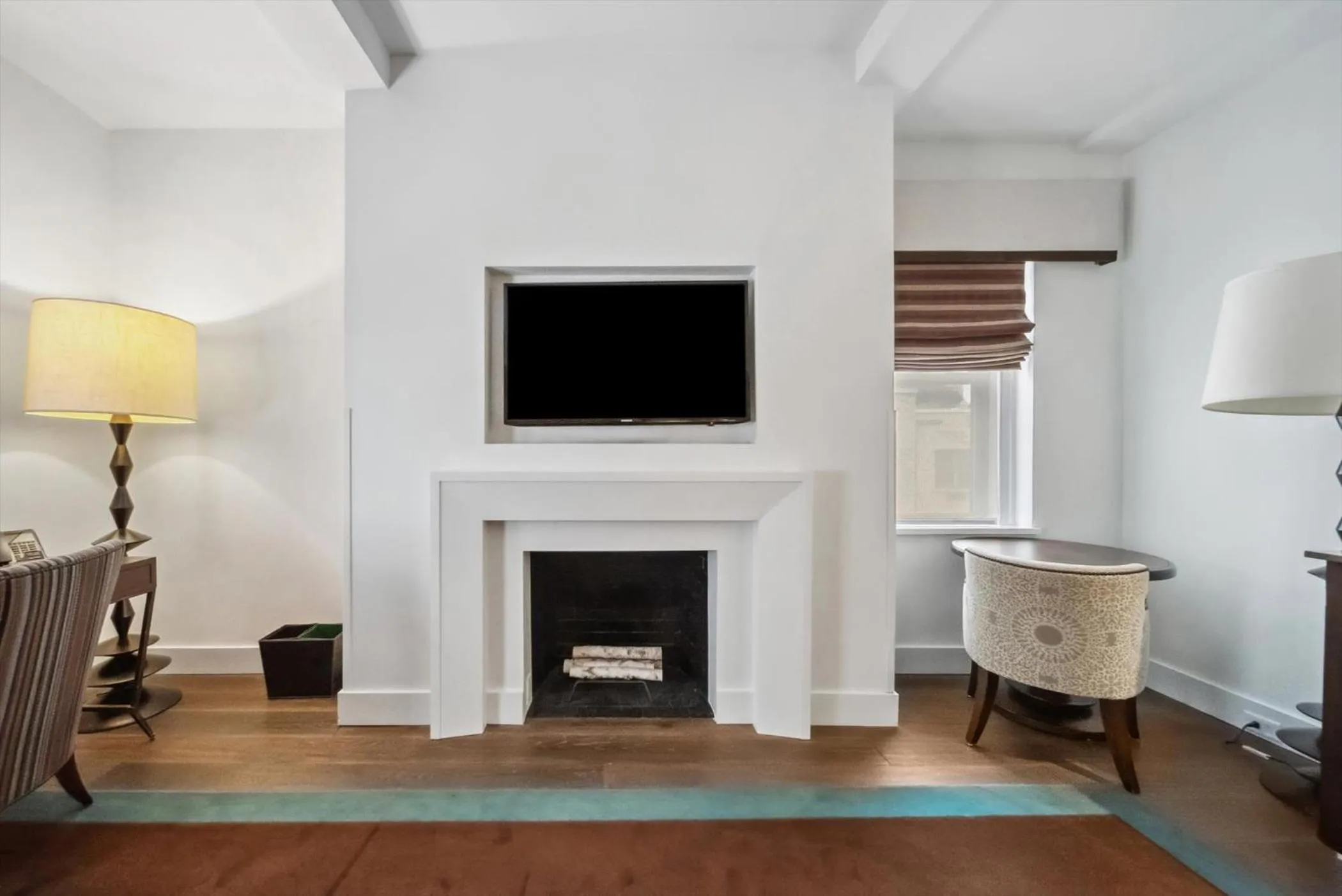 TV and multimedia in Lexington Plaza Hotel