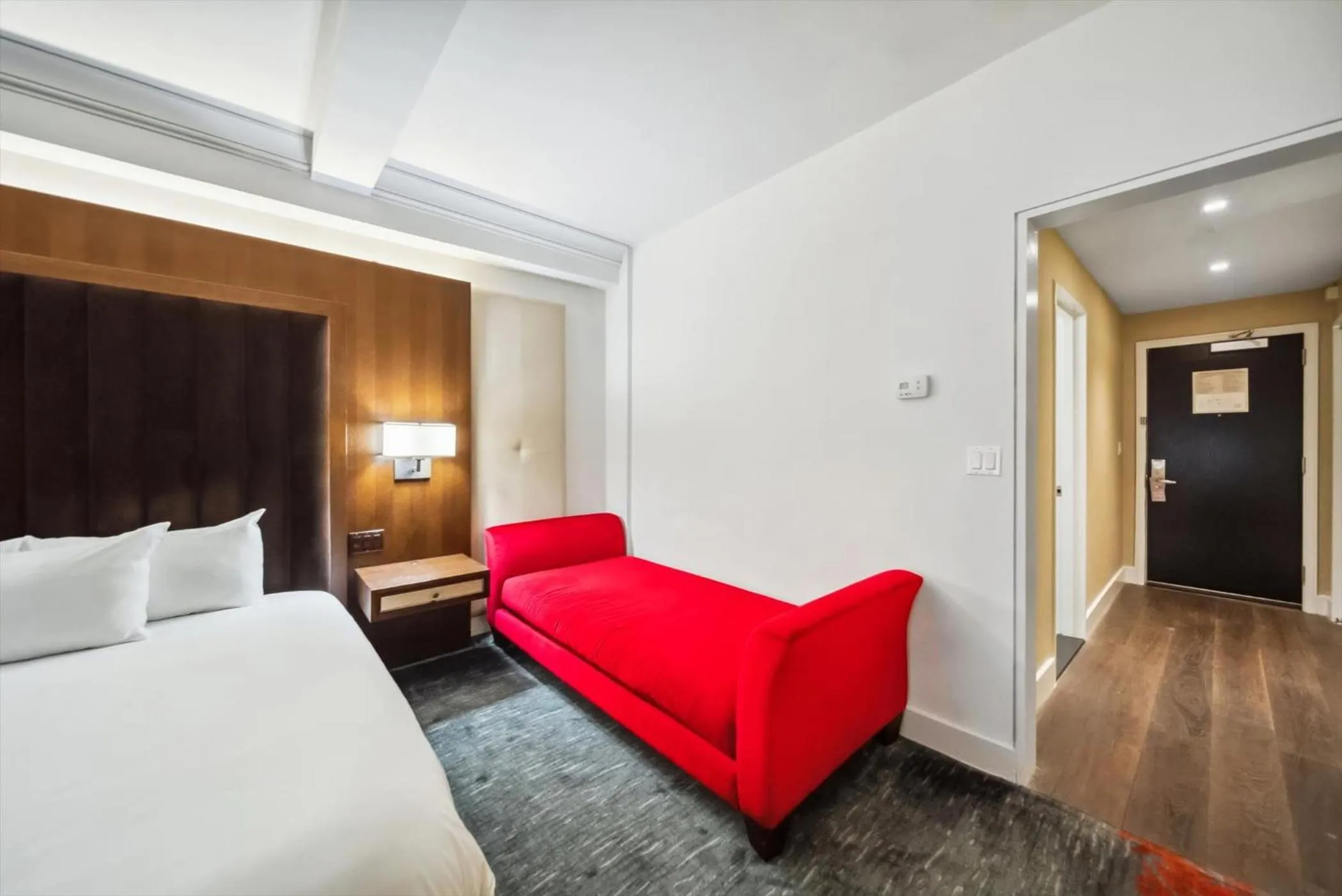 Bed in Lexington Plaza Hotel