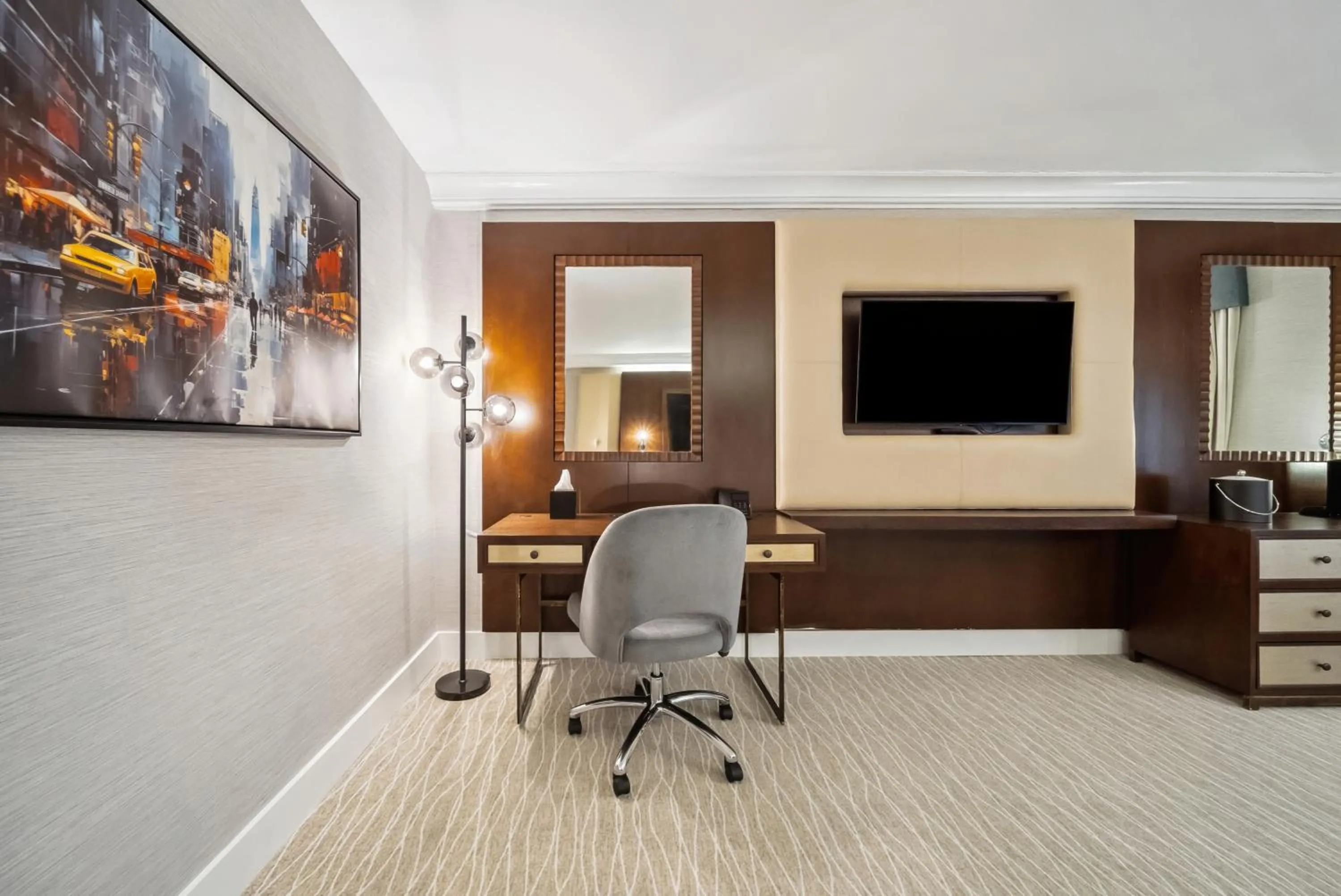 TV and multimedia in Lexington Plaza Hotel