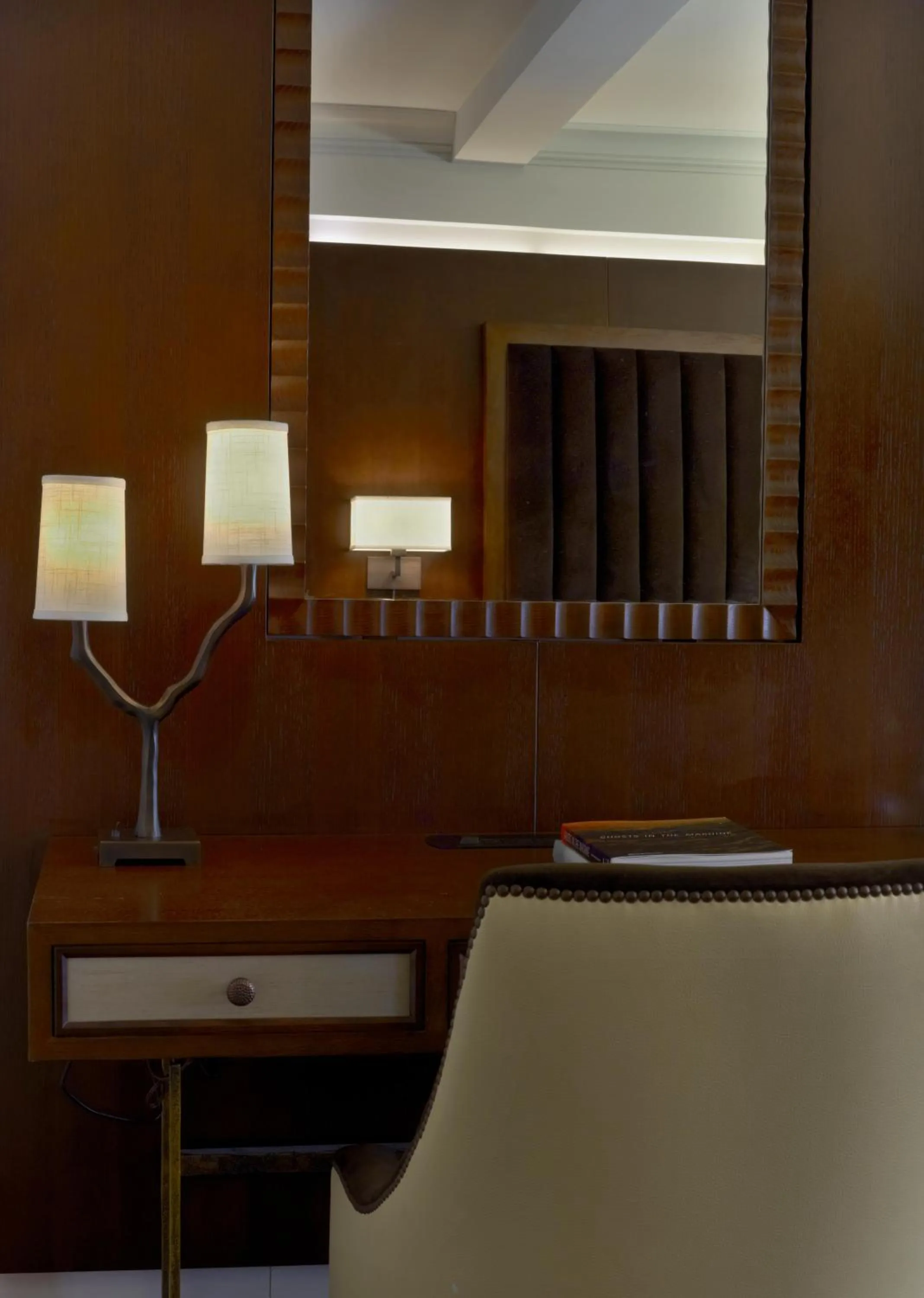 Decorative detail in Lexington Plaza Hotel