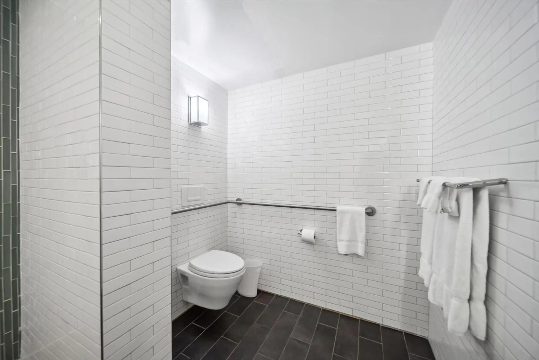 Bathroom in Lexington Plaza Hotel