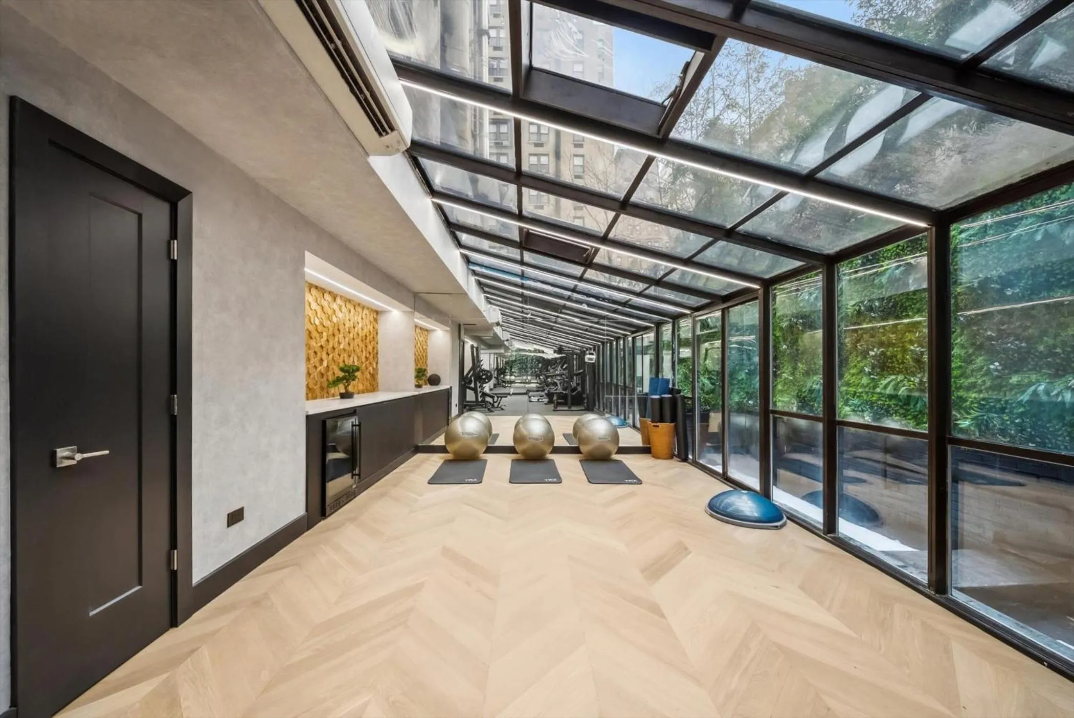 Fitness centre/facilities in Lexington Plaza Hotel