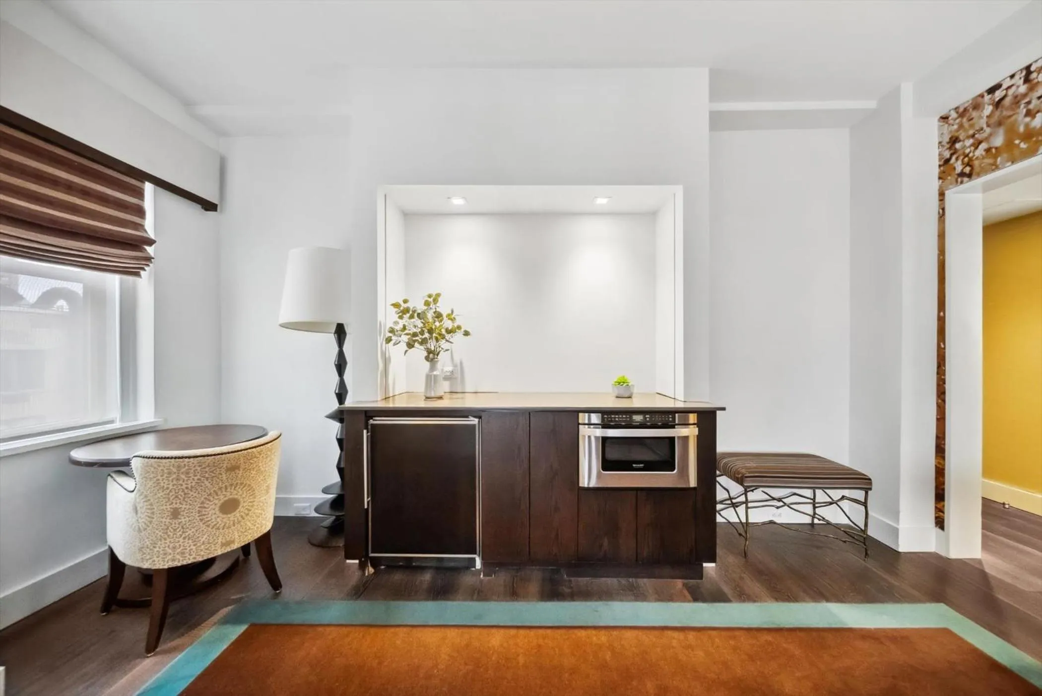 Kitchen or kitchenette in Lexington Plaza Hotel