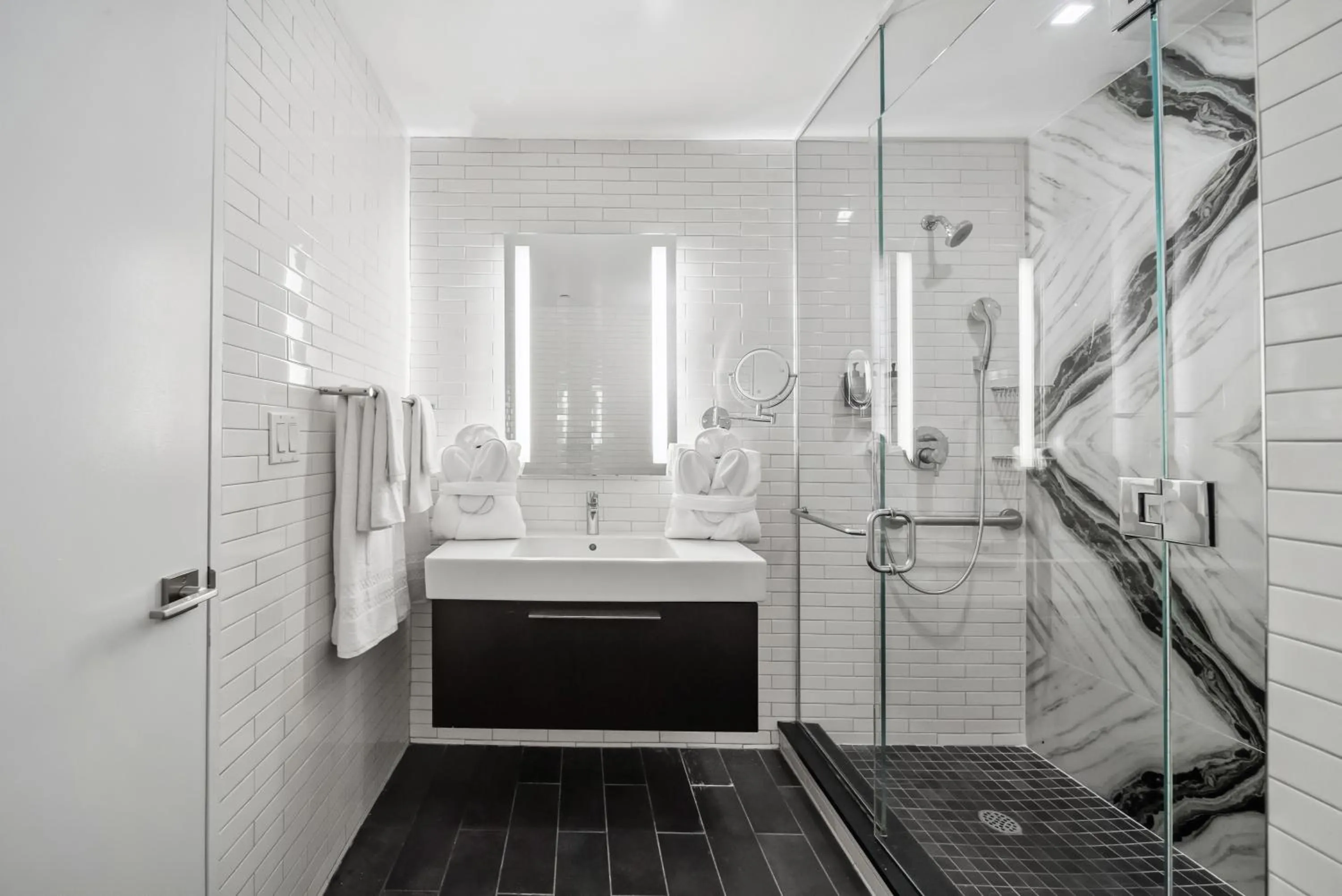 Shower in Lexington Plaza Hotel