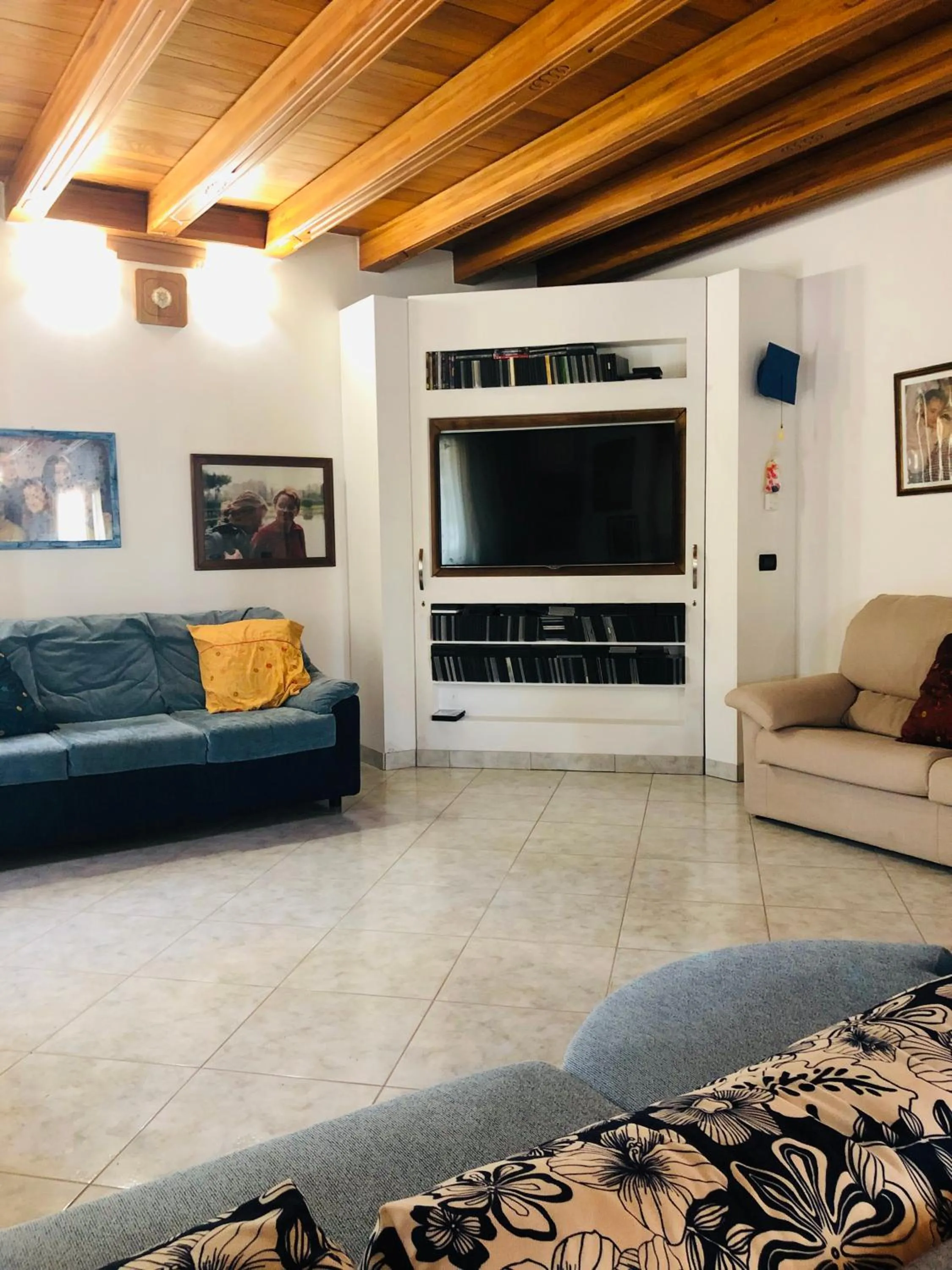 Communal lounge/ TV room in Villamoreno