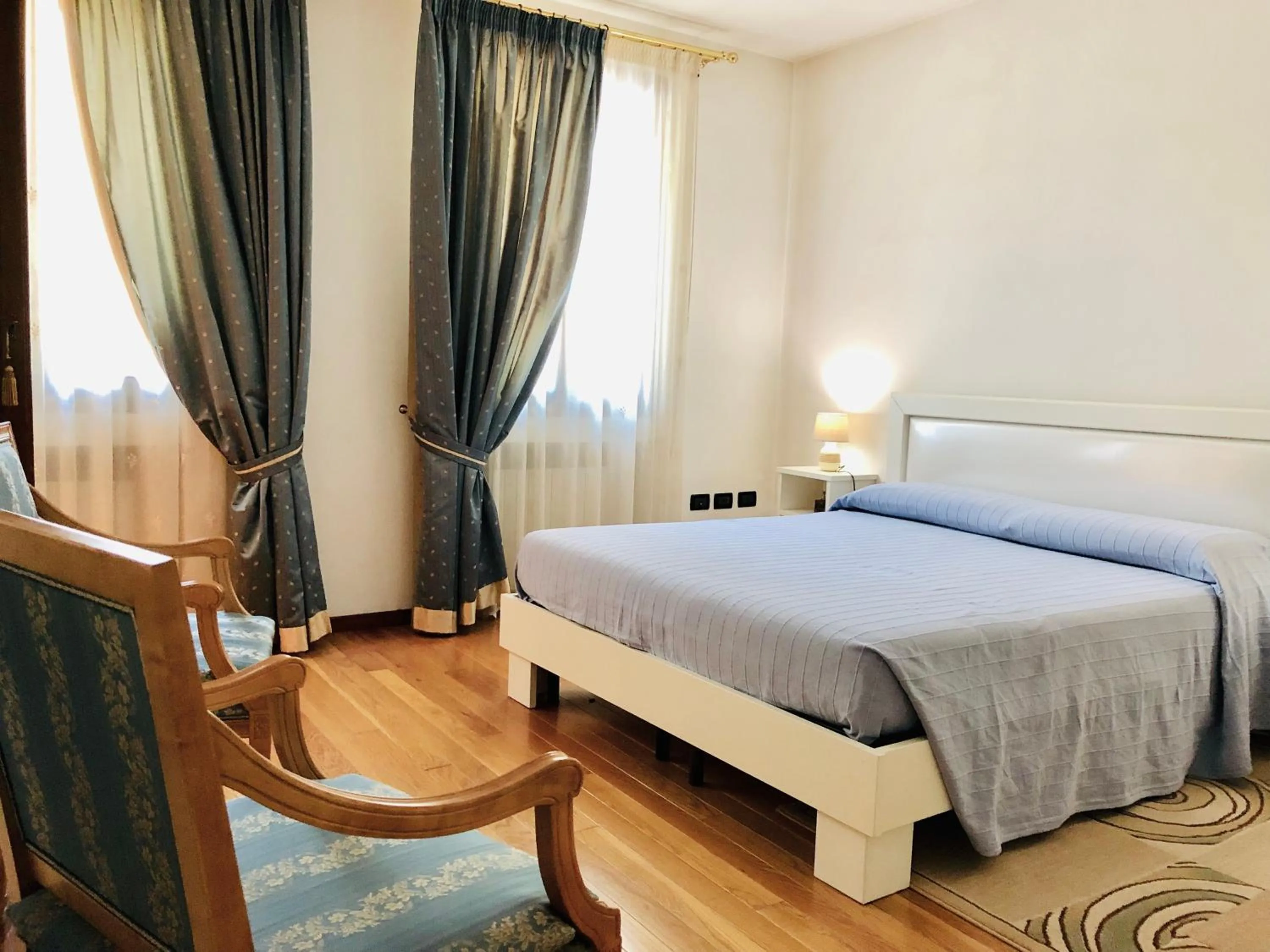 Shower, Bed in Villamoreno