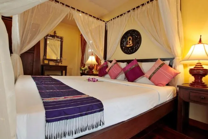 Bed in Coral Hotel Bangsaphan