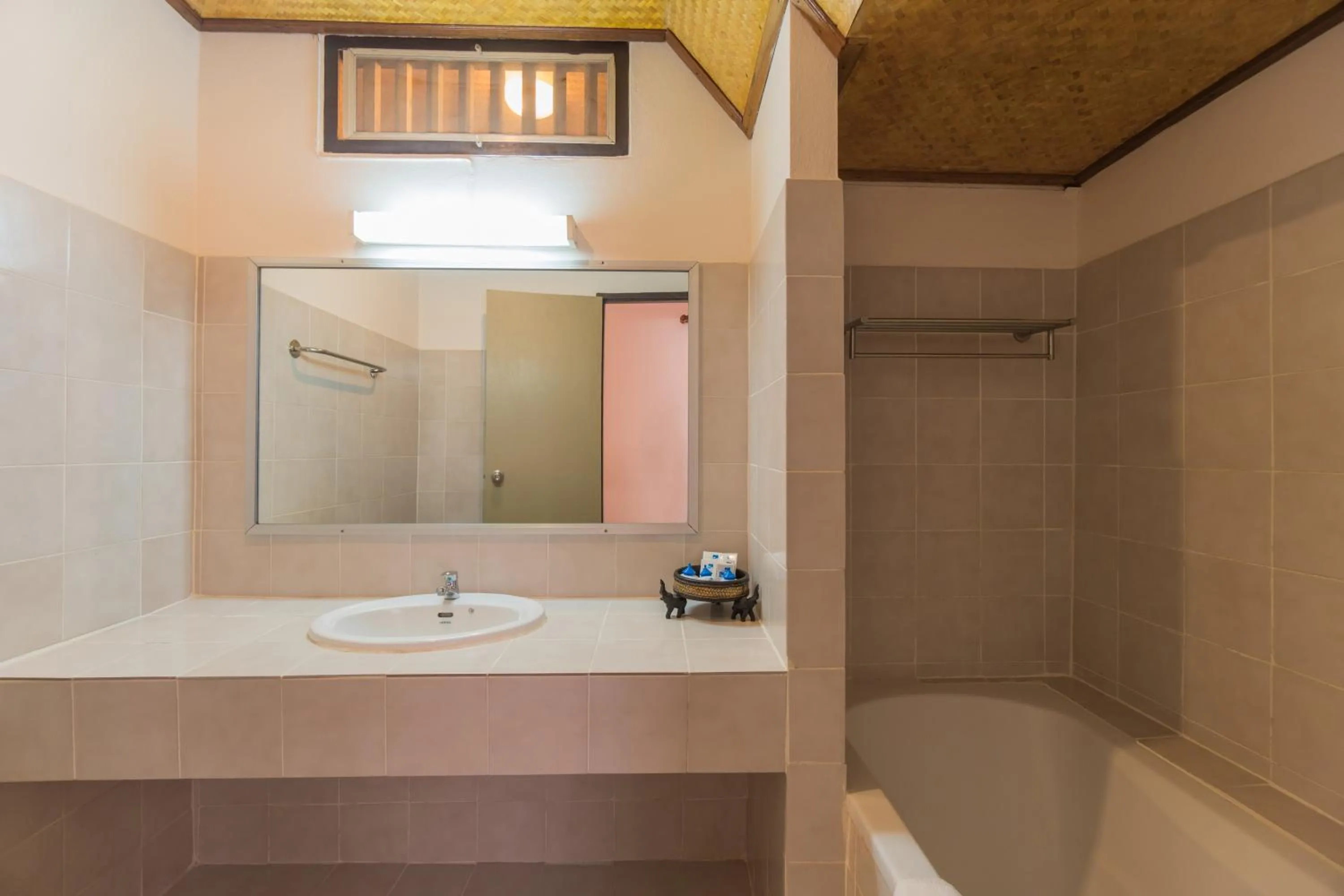 Bathroom in Coral Hotel Bangsaphan