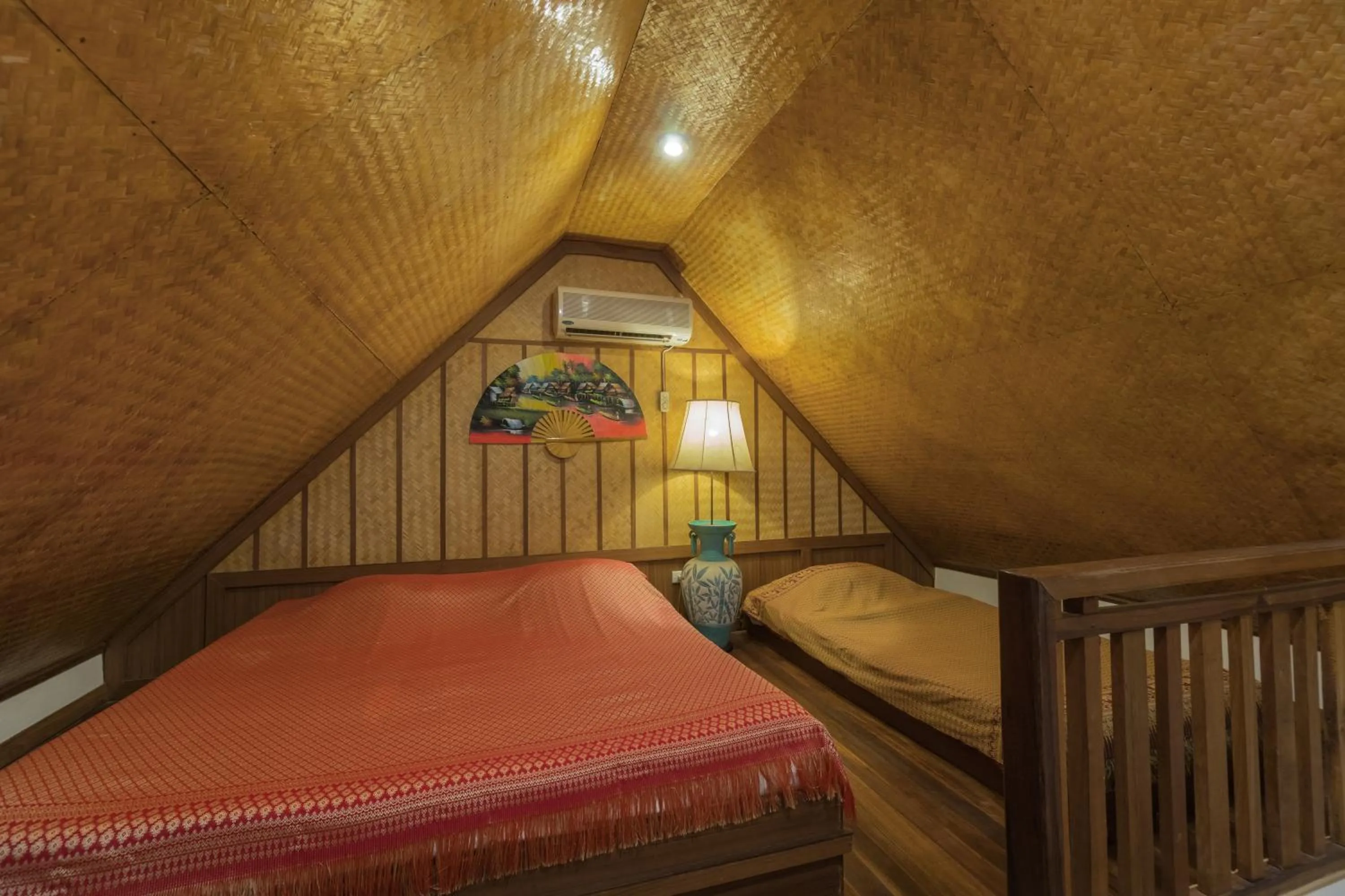 Bed in Coral Hotel Bangsaphan