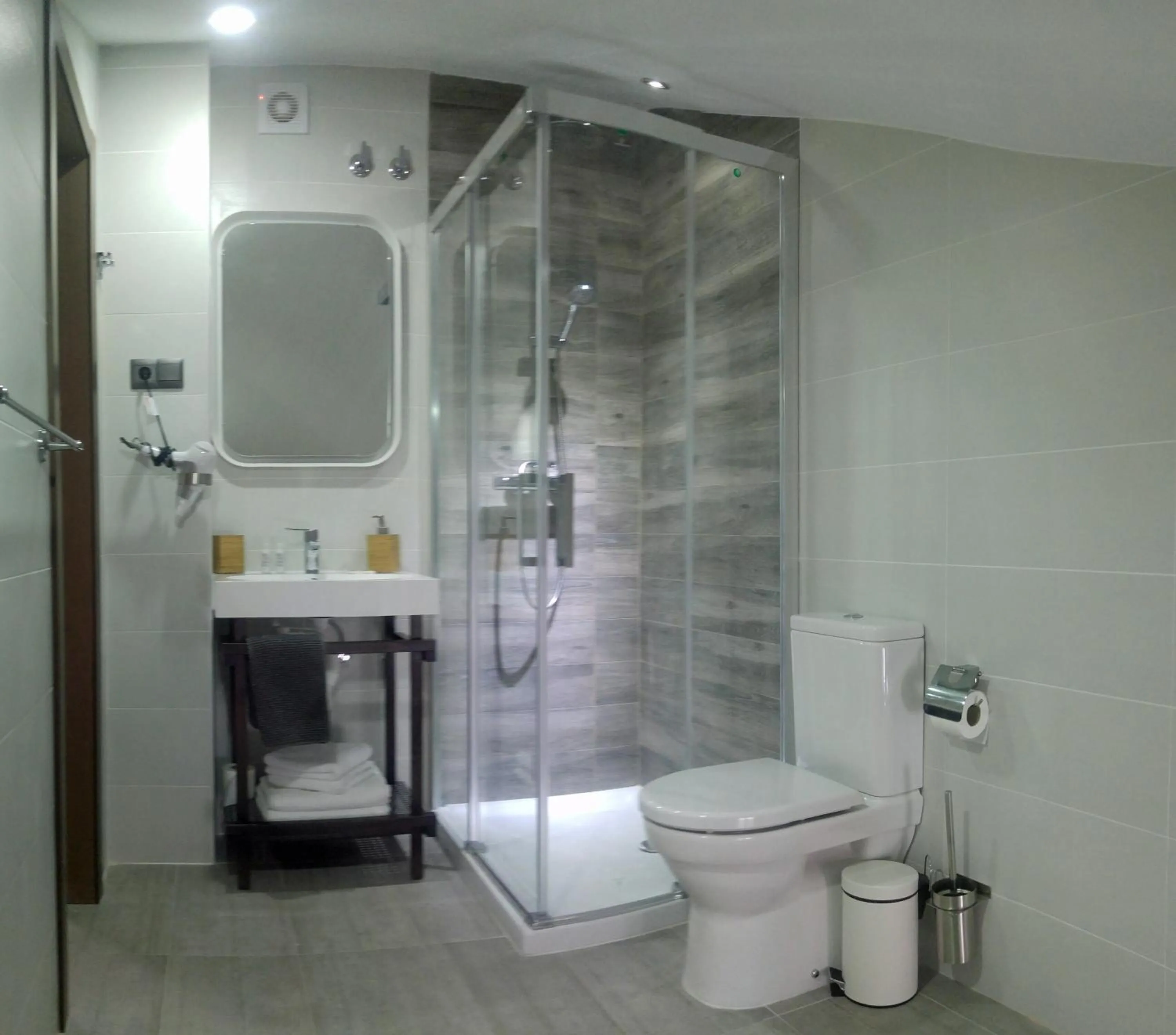 Bathroom in The Lights City Rooms