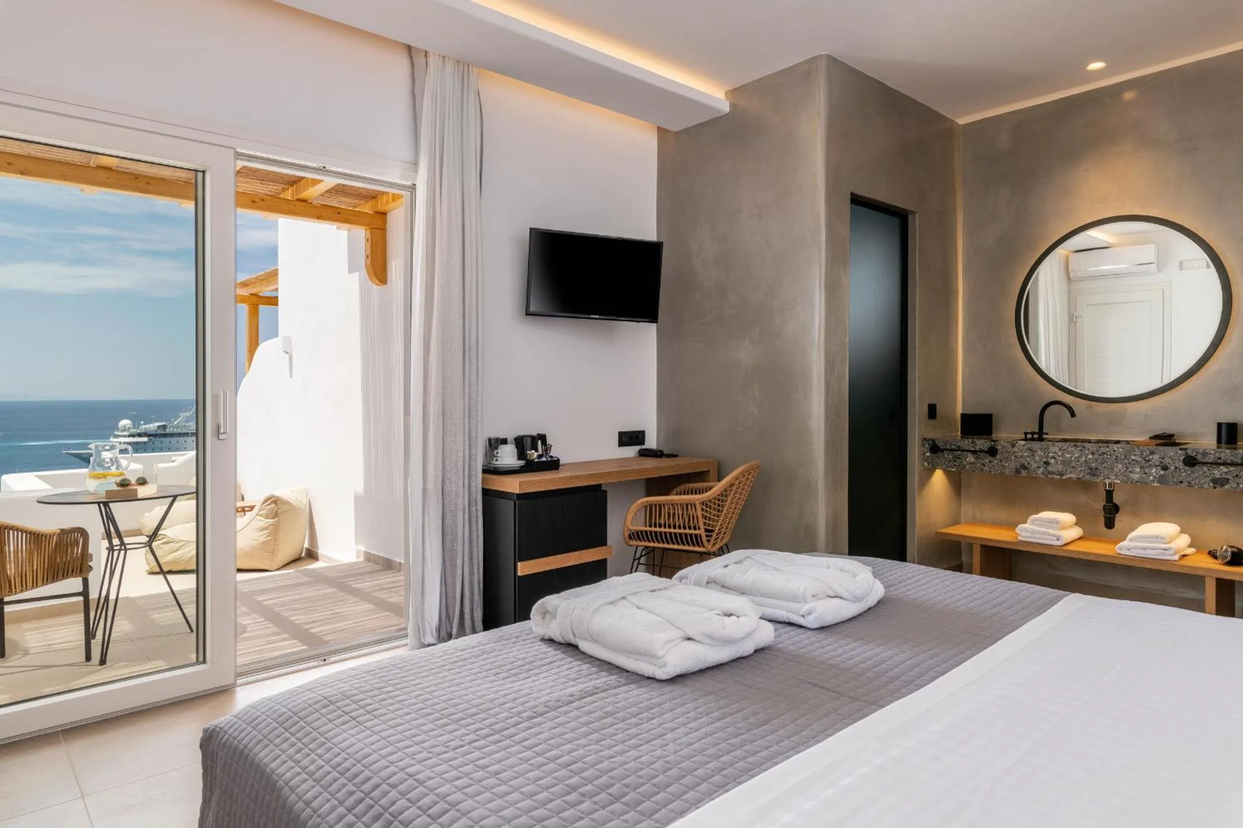 Photo of the whole room, Bed in Avra Mykonos