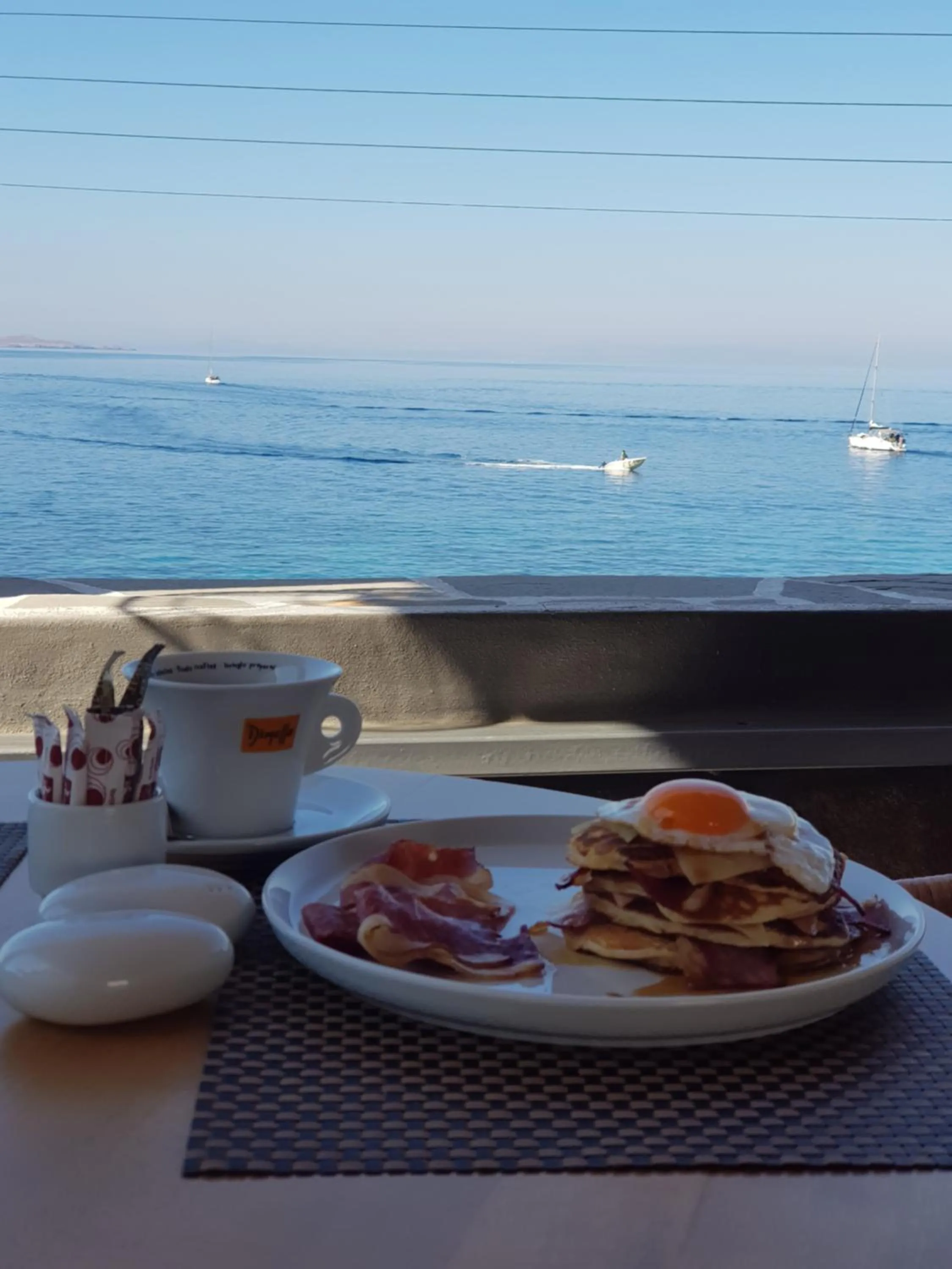 Restaurant/places to eat in Avra Mykonos