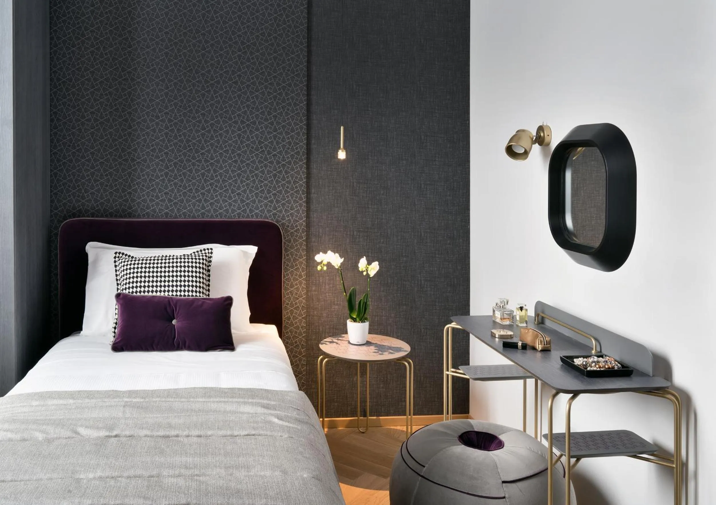 Seating area, Bed in Conti Guest House