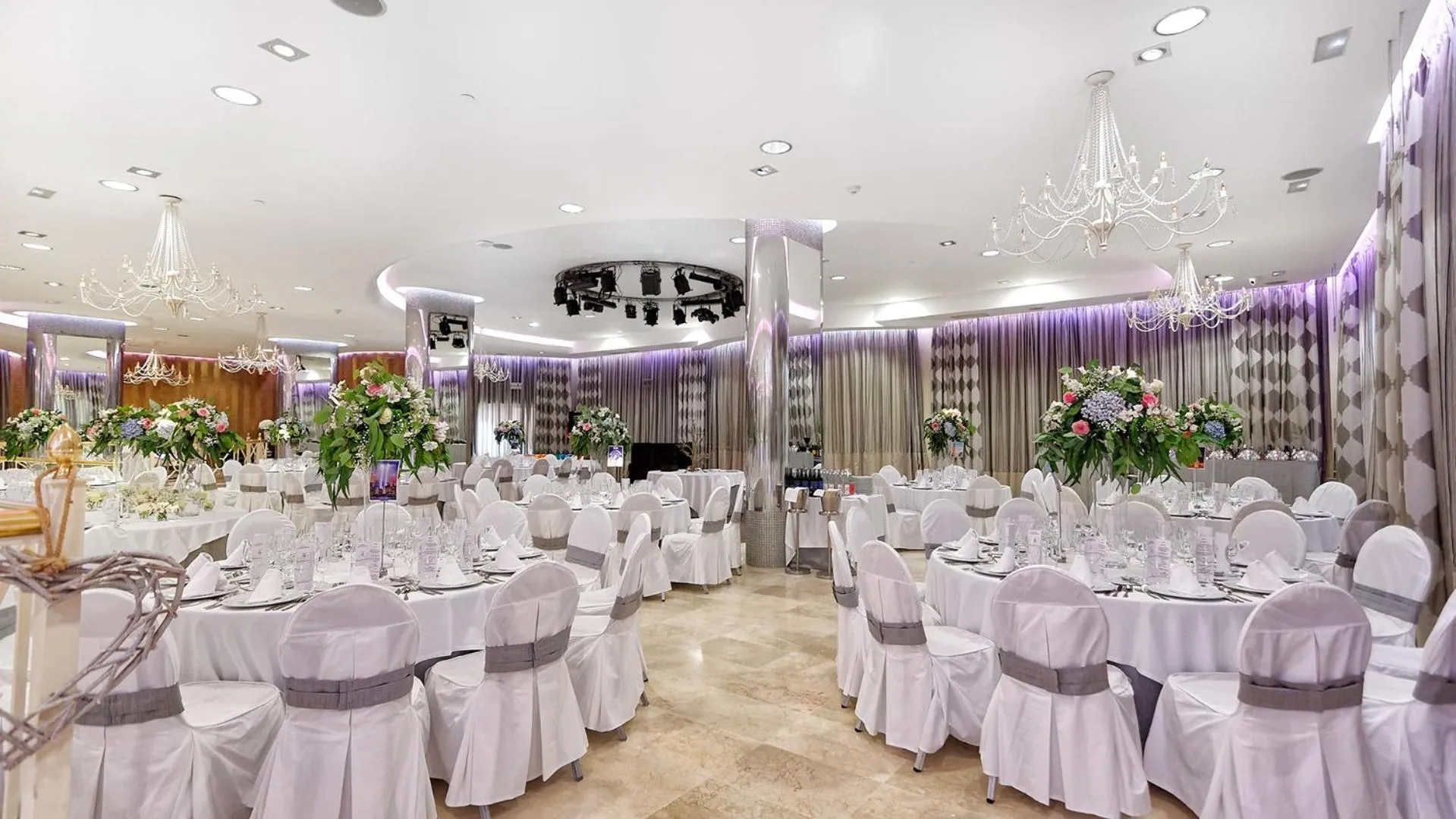 Banquet/Function facilities in Bull Reina Isabel & SPA