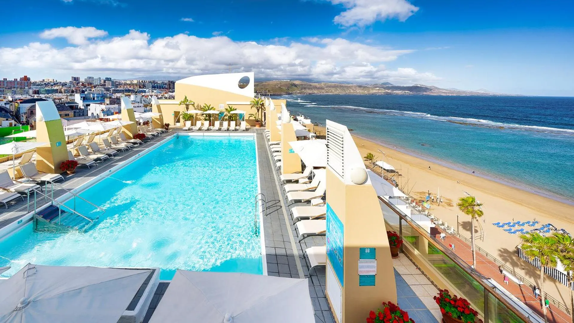 Beach in Bull Reina Isabel & SPA