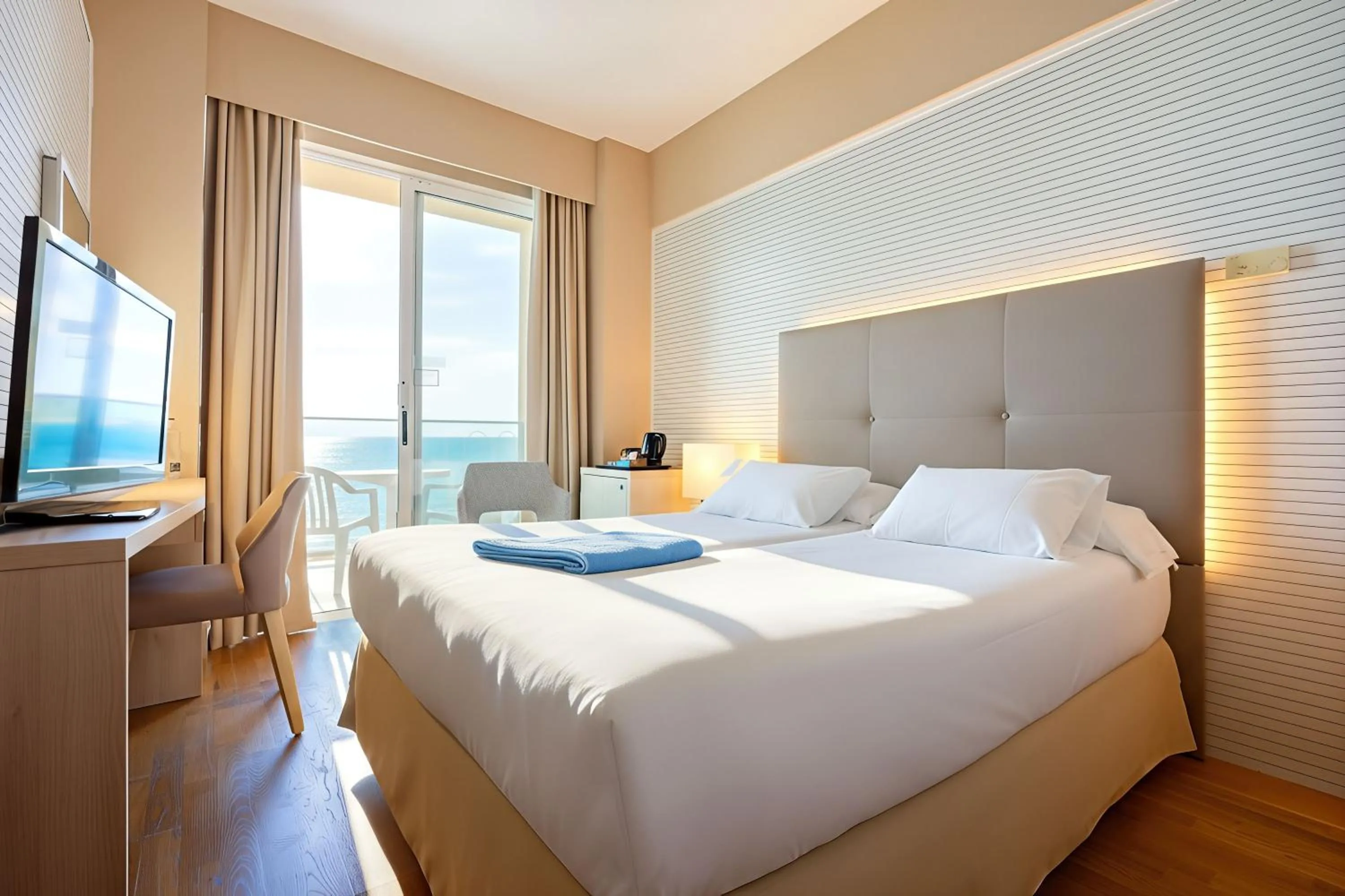 Bedroom, Bed in Bull Reina Isabel & SPA