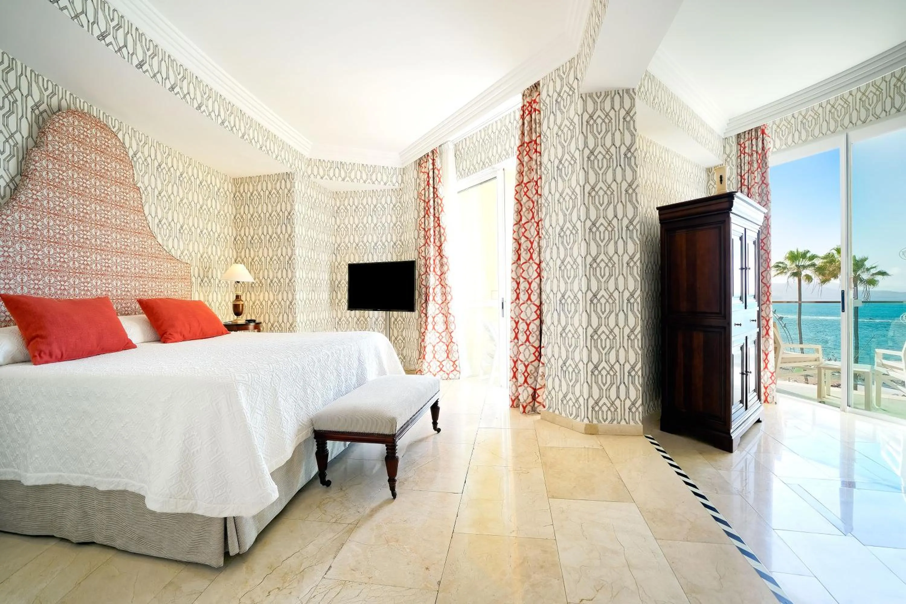 Bedroom, Bed in Bull Reina Isabel & SPA