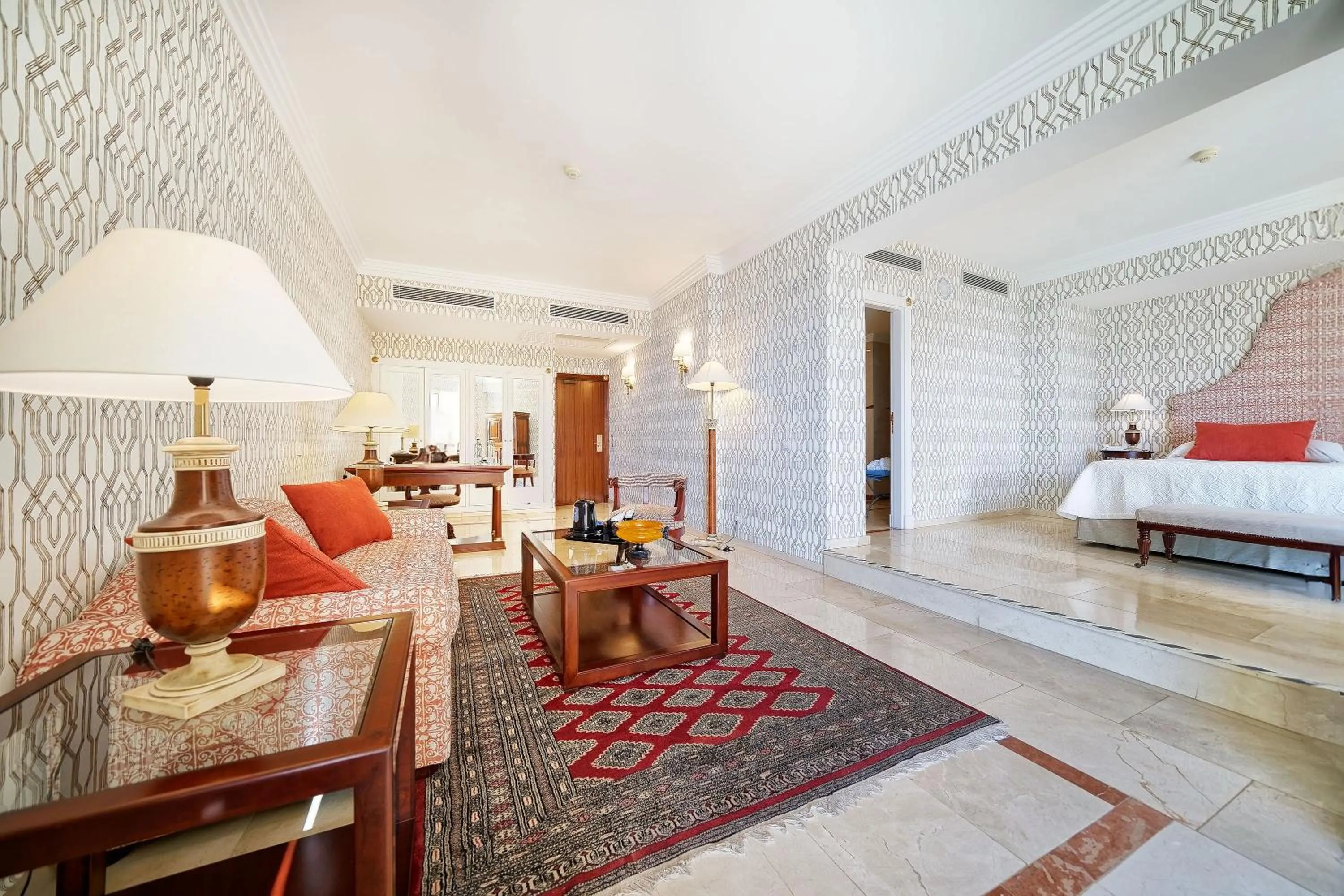 Photo of the whole room, Bed in Bull Reina Isabel & SPA