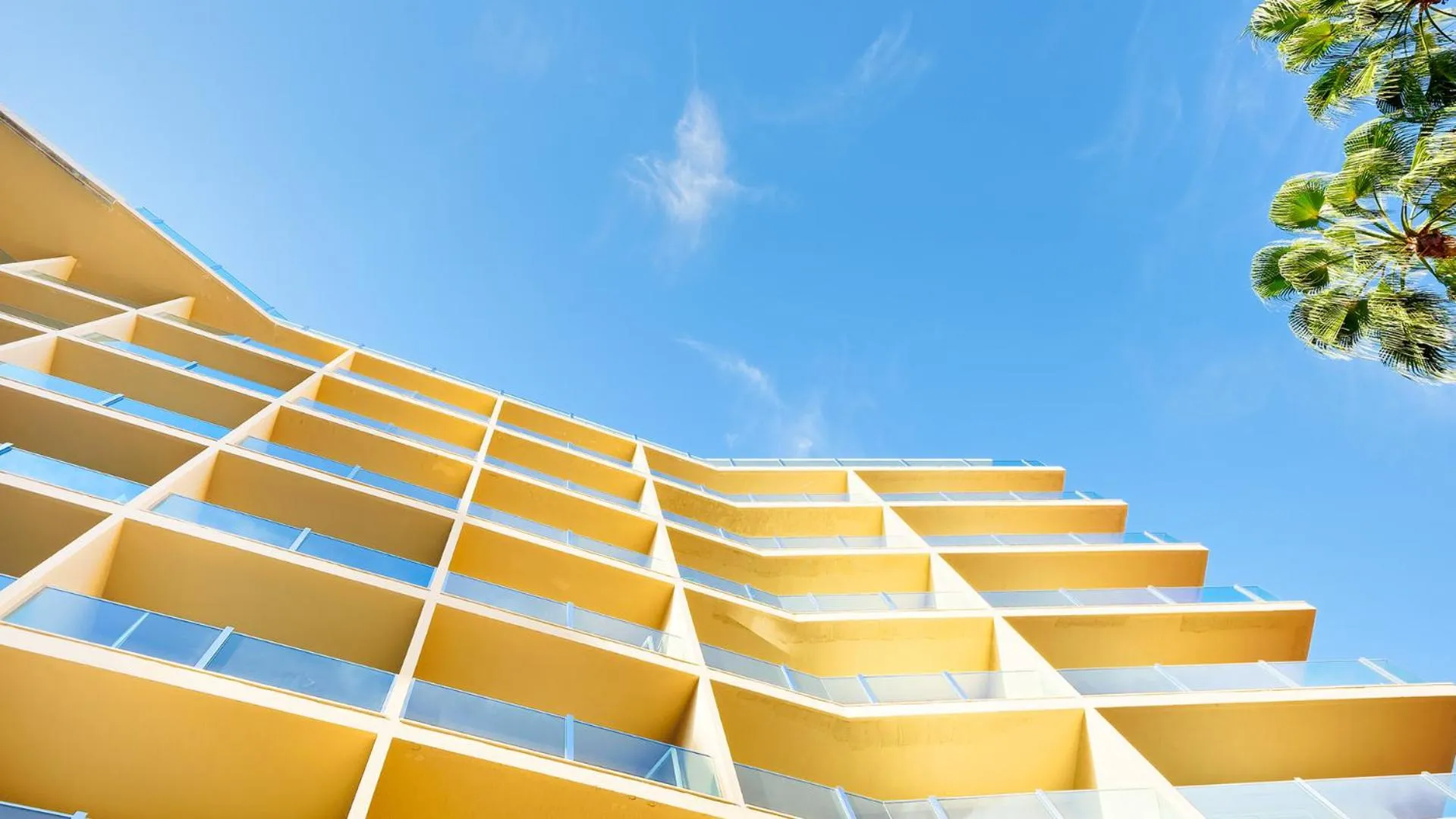 Property building in Bull Reina Isabel & SPA