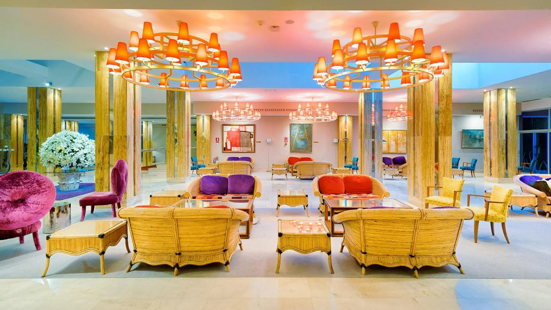 Seating area in Bull Reina Isabel & SPA