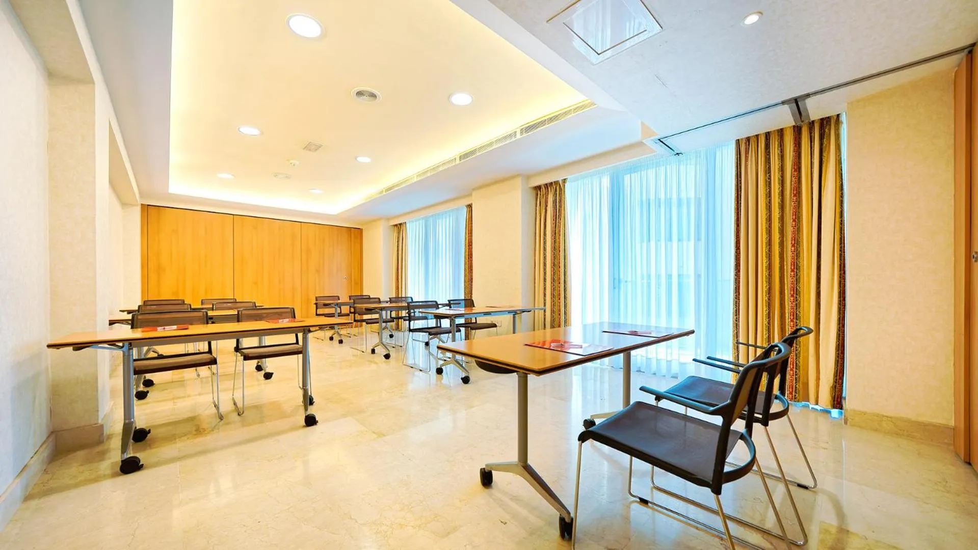 Meeting/conference room in Bull Reina Isabel & SPA