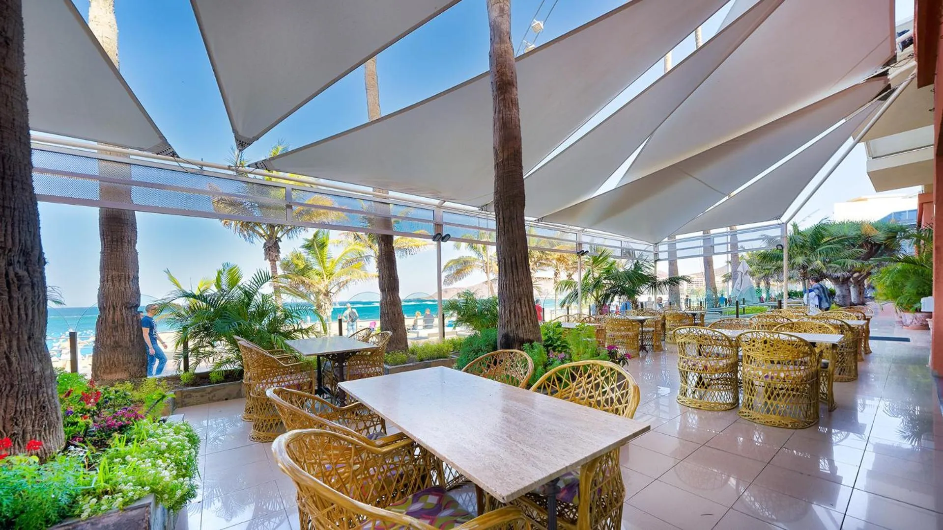 Restaurant/places to eat in Bull Reina Isabel & SPA