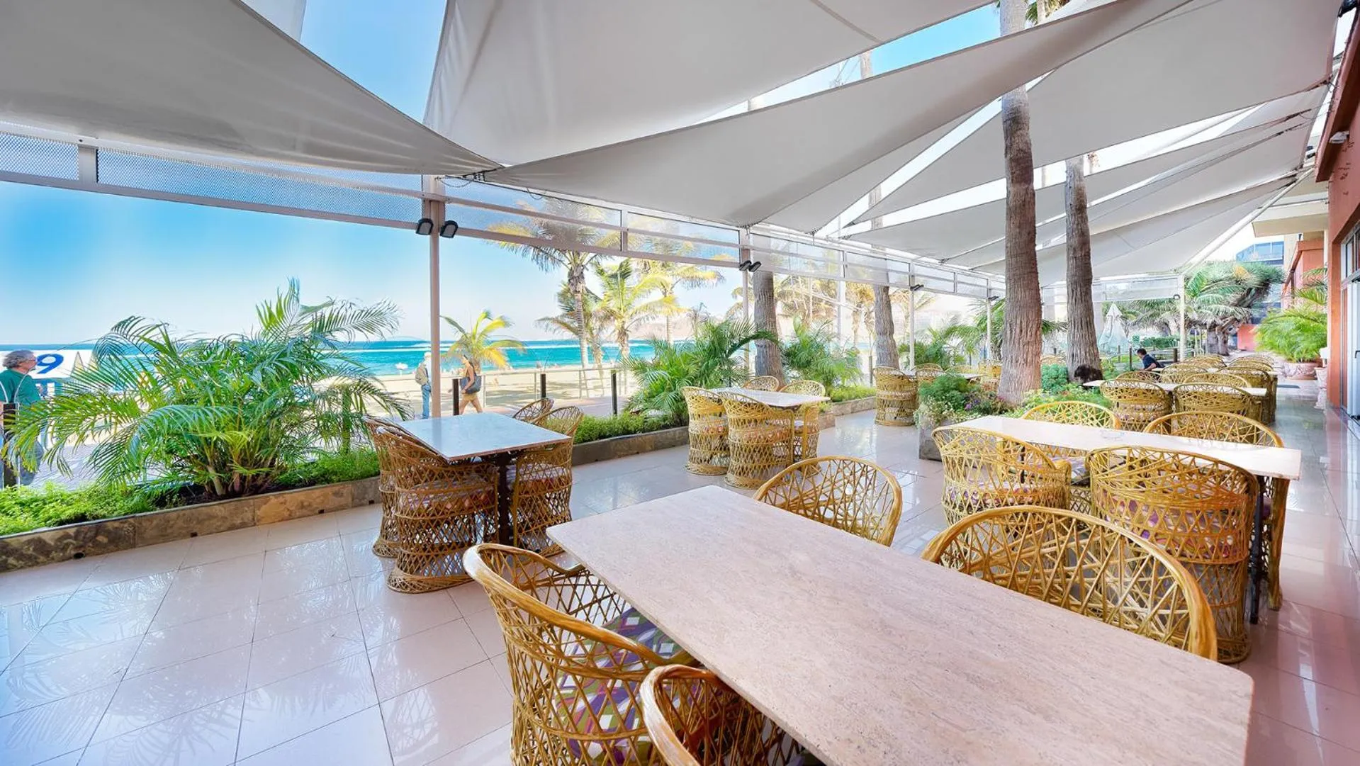 Restaurant/places to eat in Bull Reina Isabel & SPA