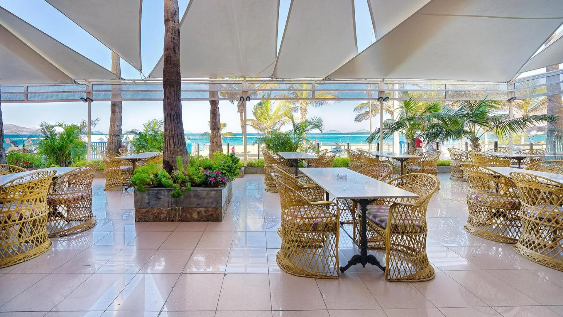 Lounge or bar in Bull Reina Isabel & SPA