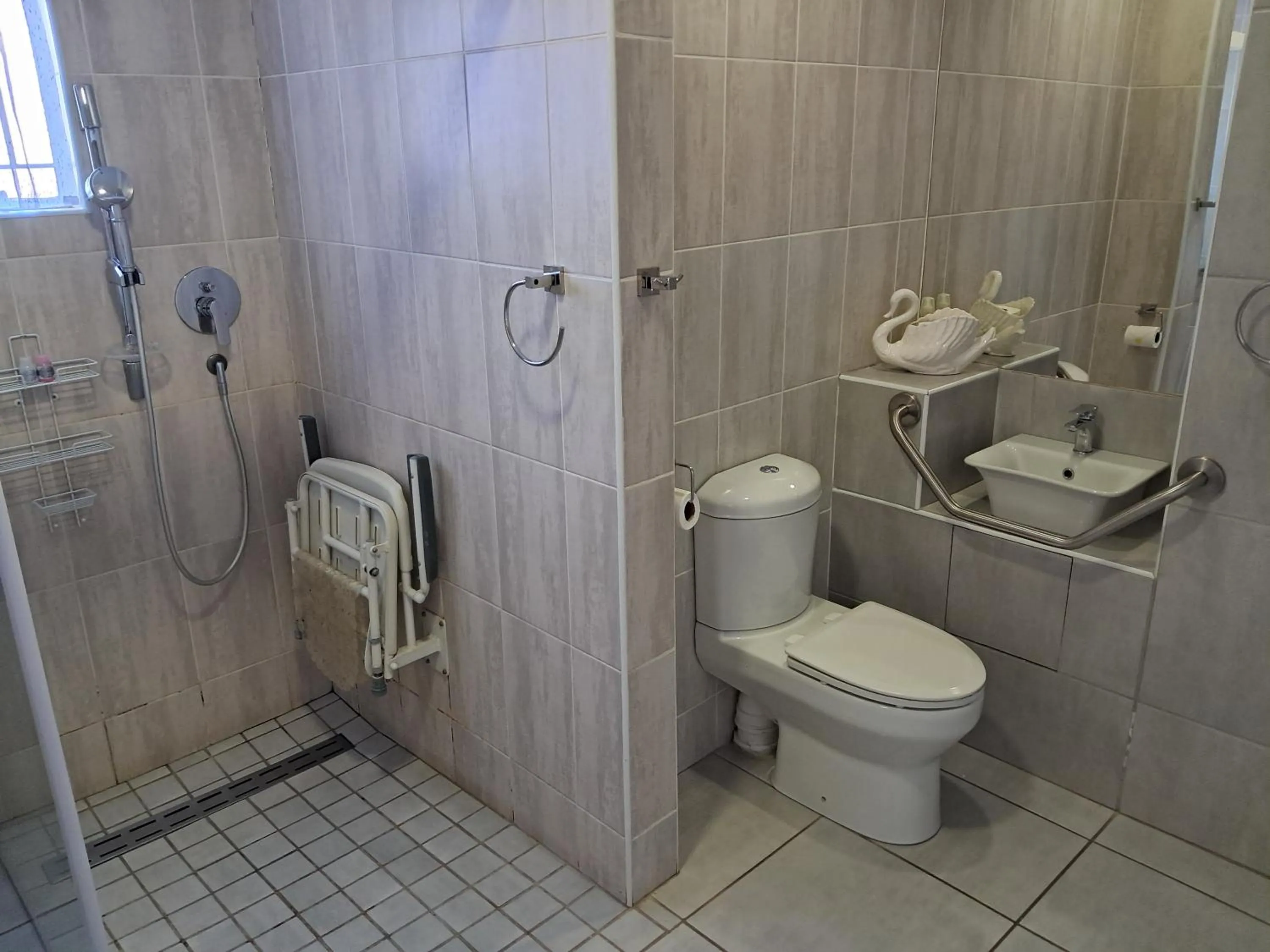 Bathroom in Jakkalsdraai Guest House