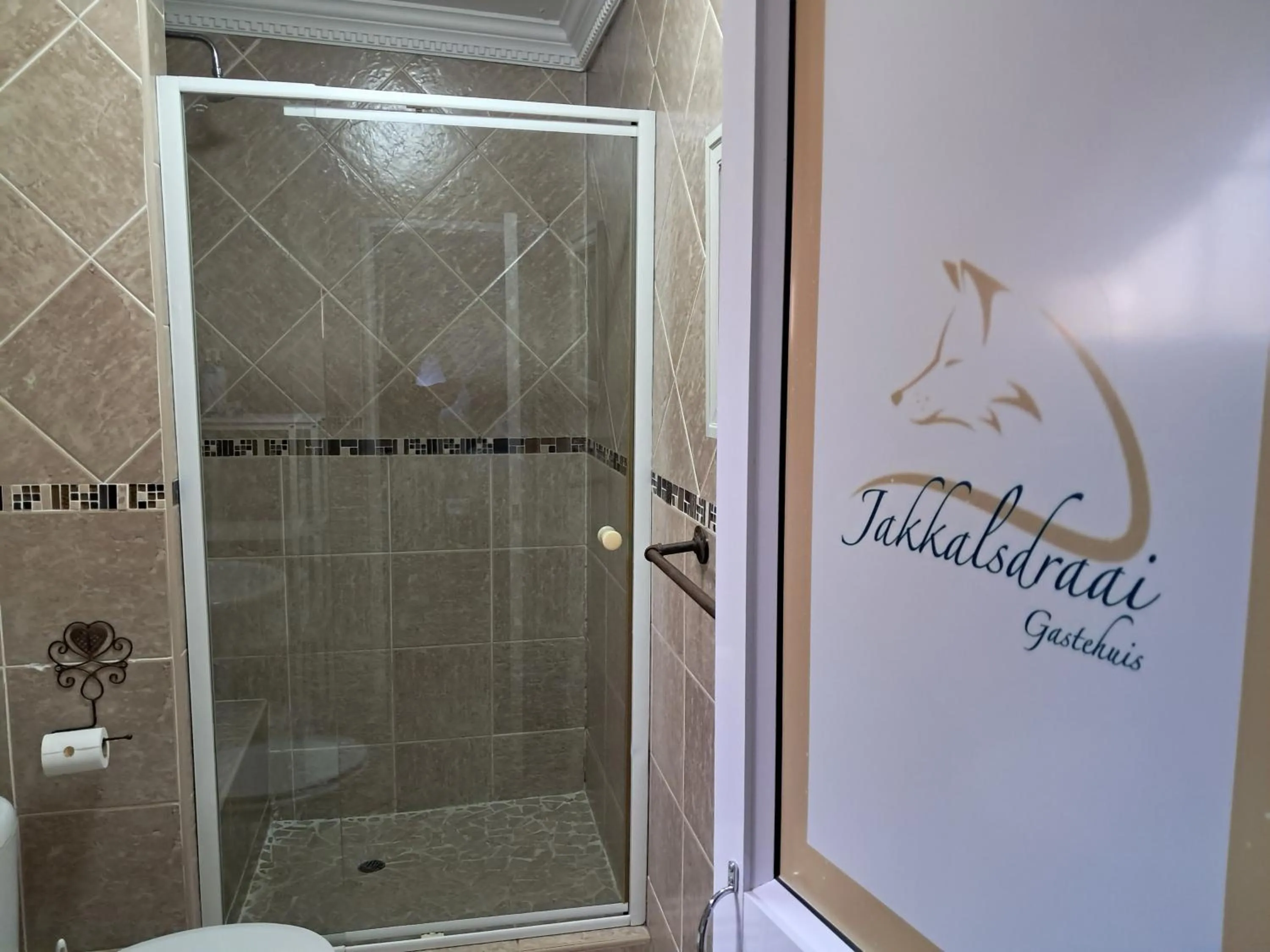 Shower in Jakkalsdraai Guest House