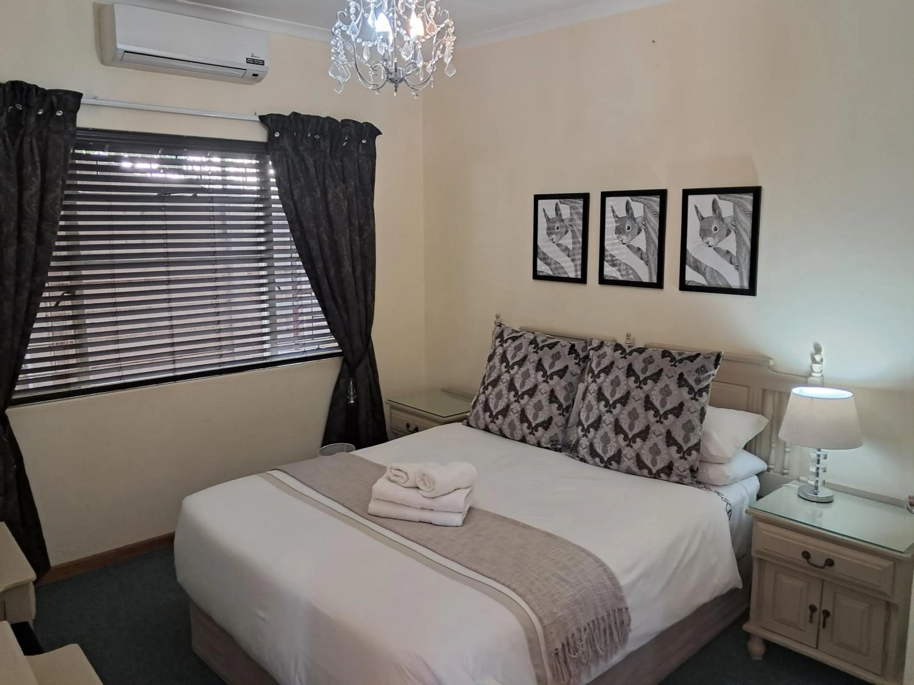 Bed in Jakkalsdraai Guest House