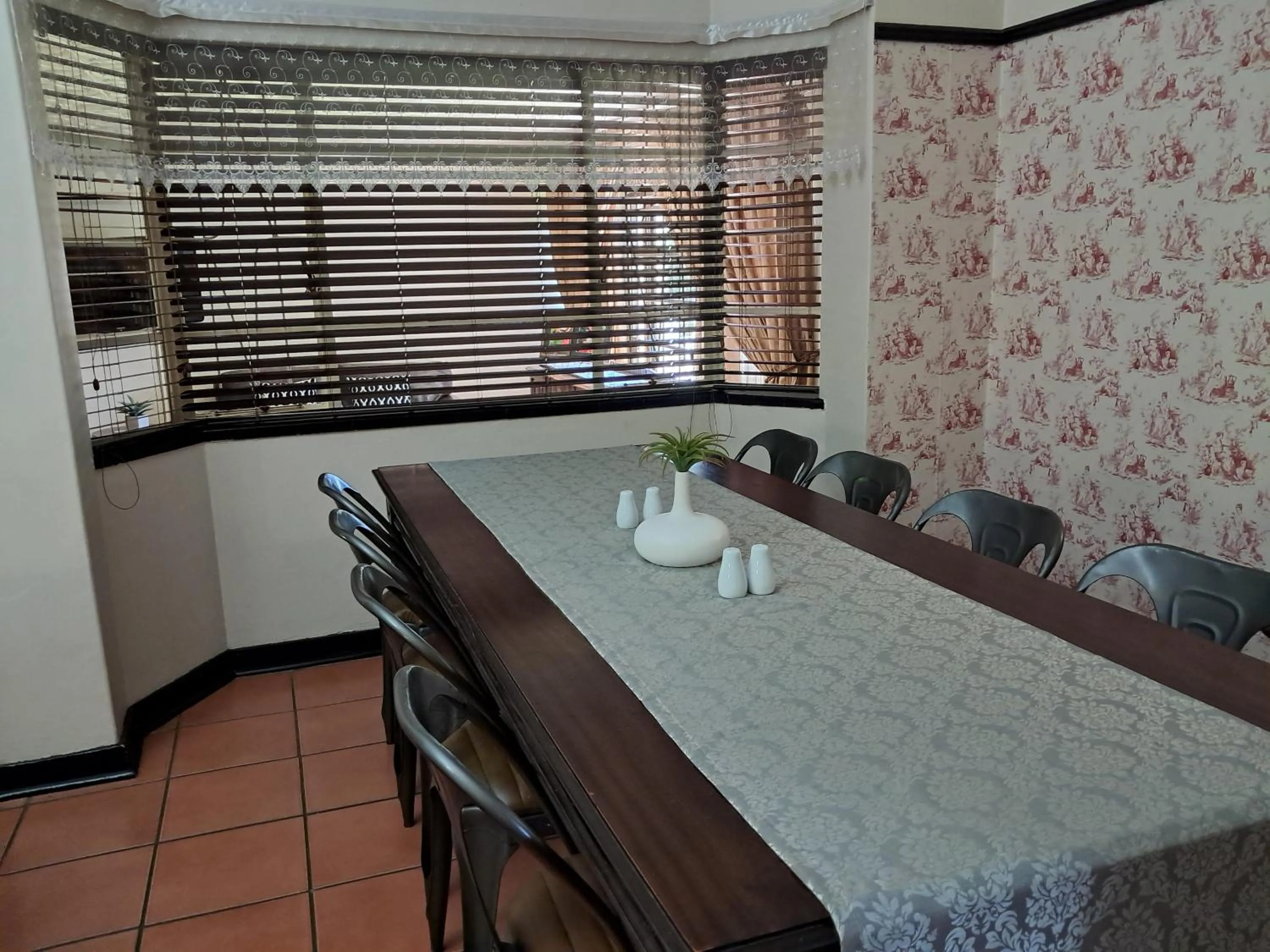 Dining area in Jakkalsdraai Guest House