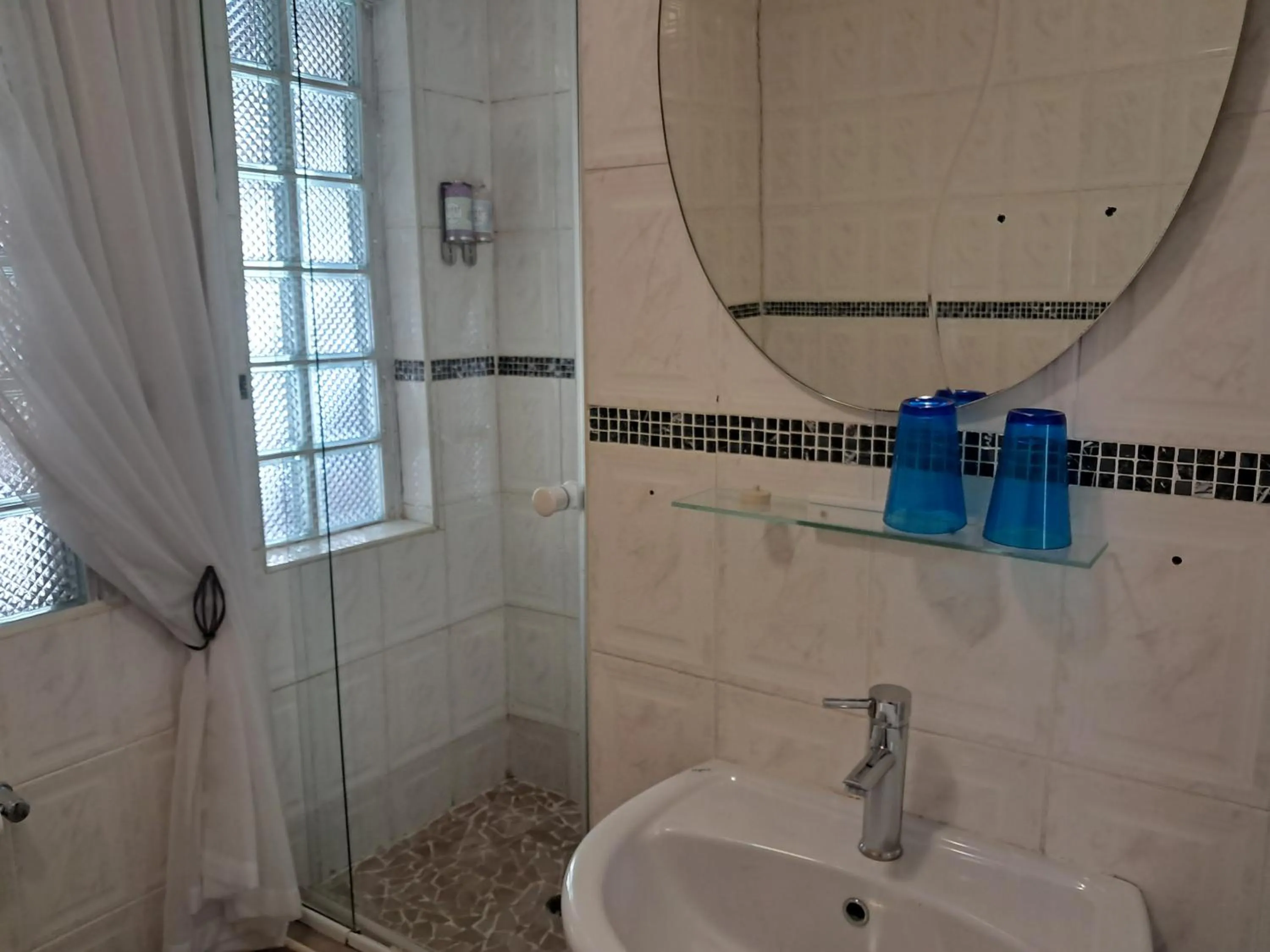 Bathroom in Jakkalsdraai Guest House