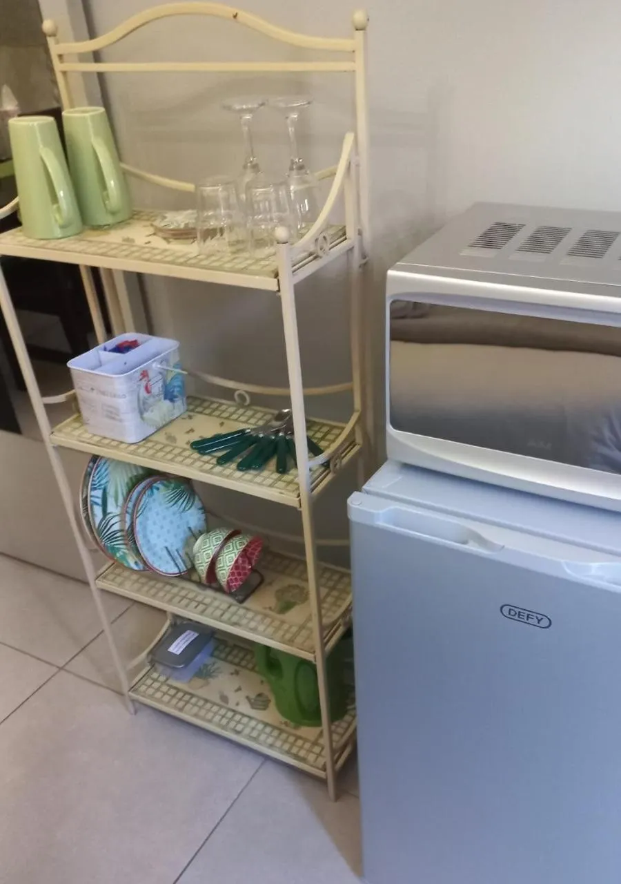 Kitchen or kitchenette in Jakkalsdraai Guest House