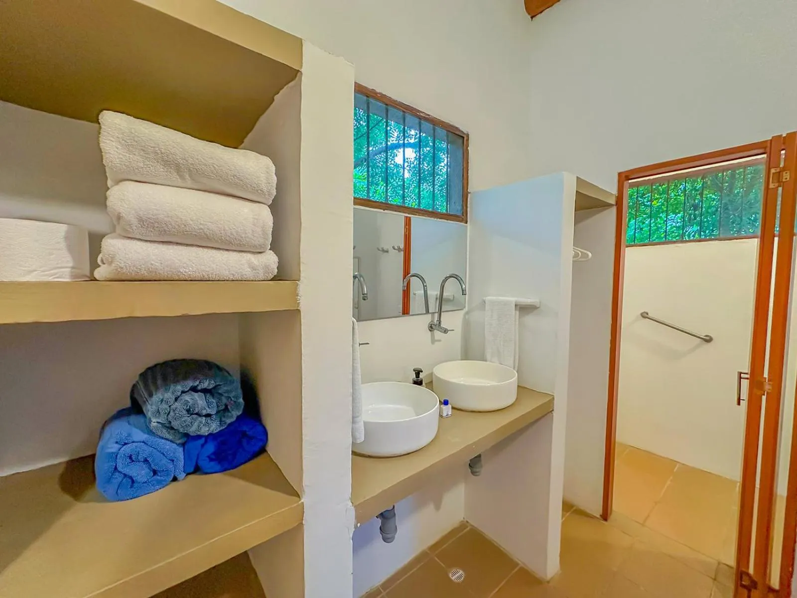 Shower in Hotel Chiniu