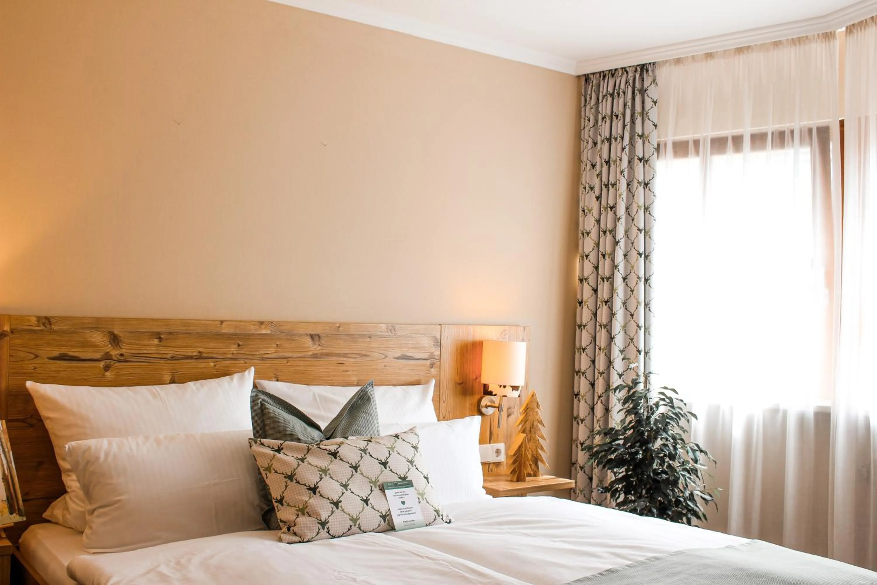 Bed in Hotel & Restaurant Zum Reussenstein