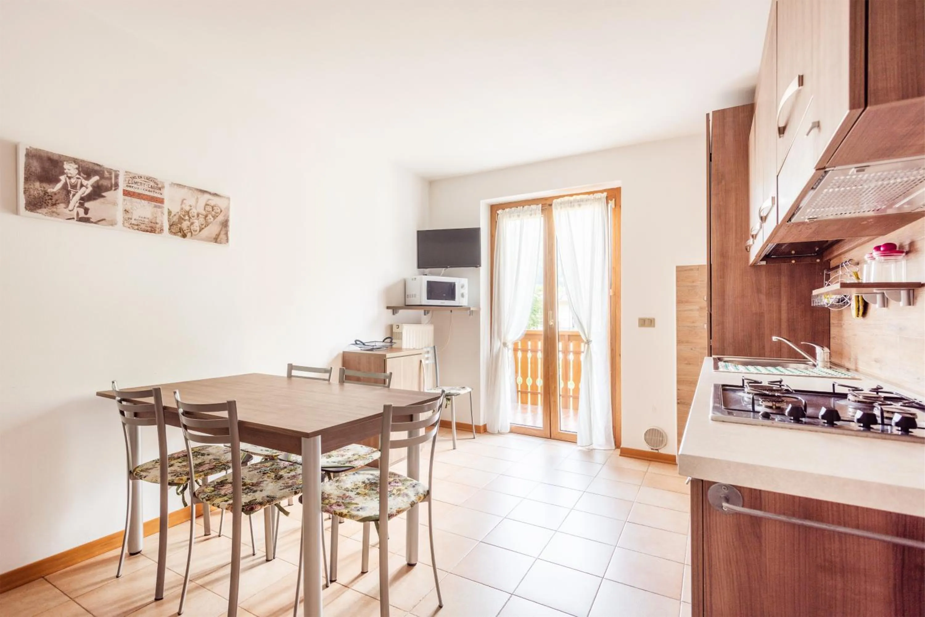 Kitchen or kitchenette in CROSINA HOLIDAY - Casa Lucia