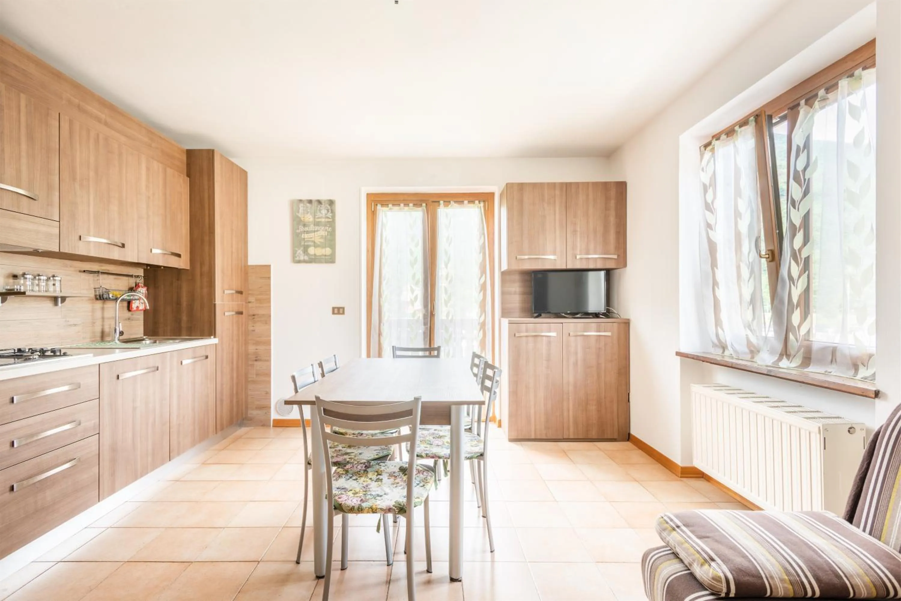Kitchen or kitchenette in CROSINA HOLIDAY - Casa Lucia