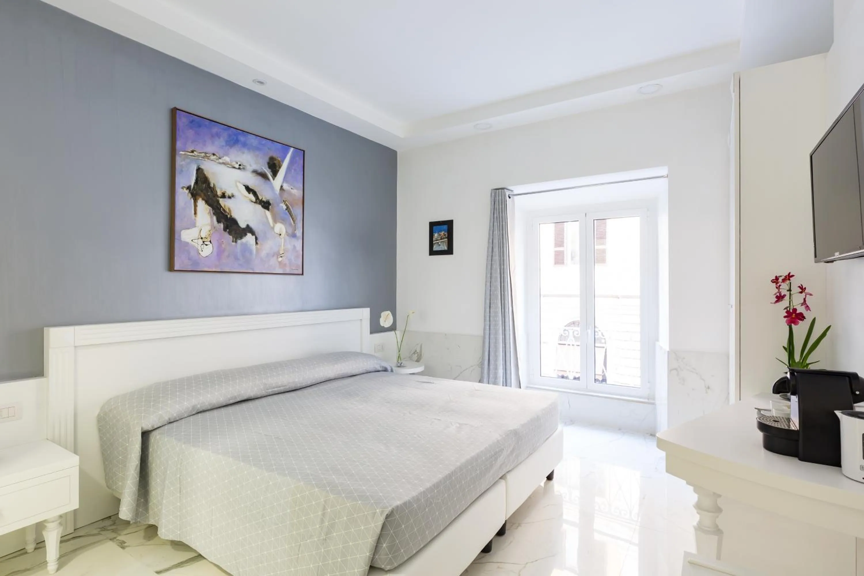 Photo of the whole room, Bed in Little Aurelius