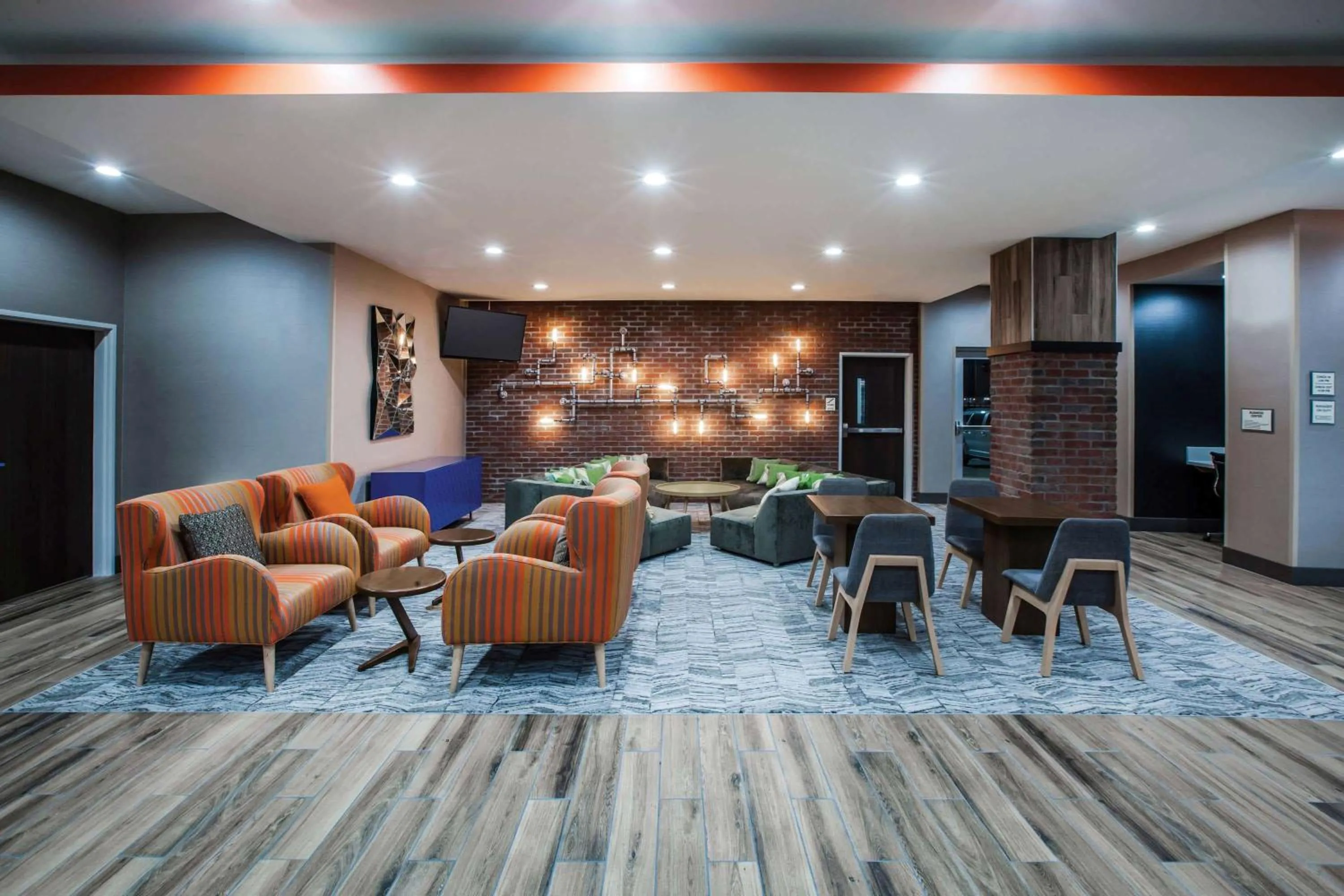 Communal lounge/ TV room in La Quinta by Wyndham Owasso