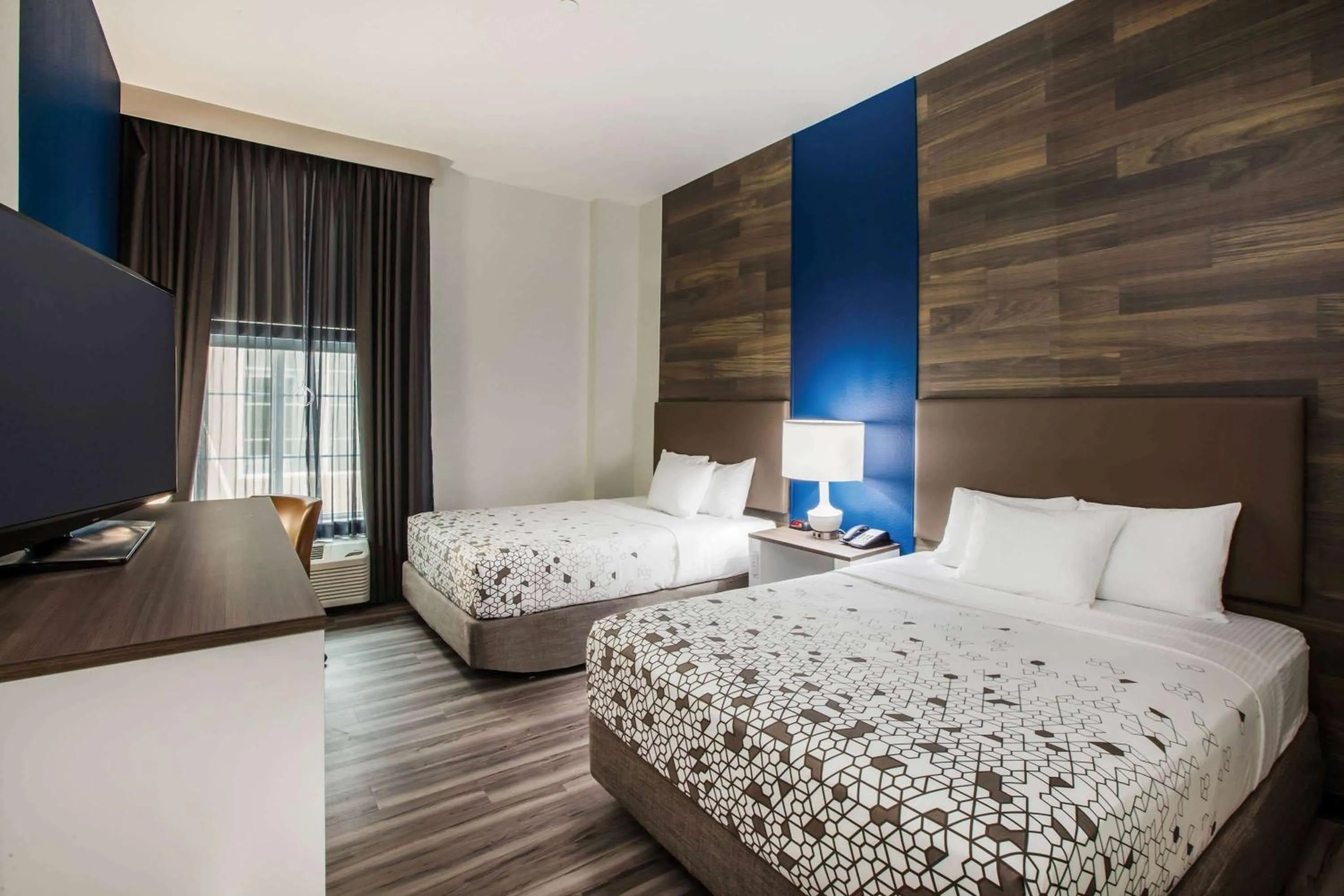 Photo of the whole room, Bed in La Quinta by Wyndham Owasso