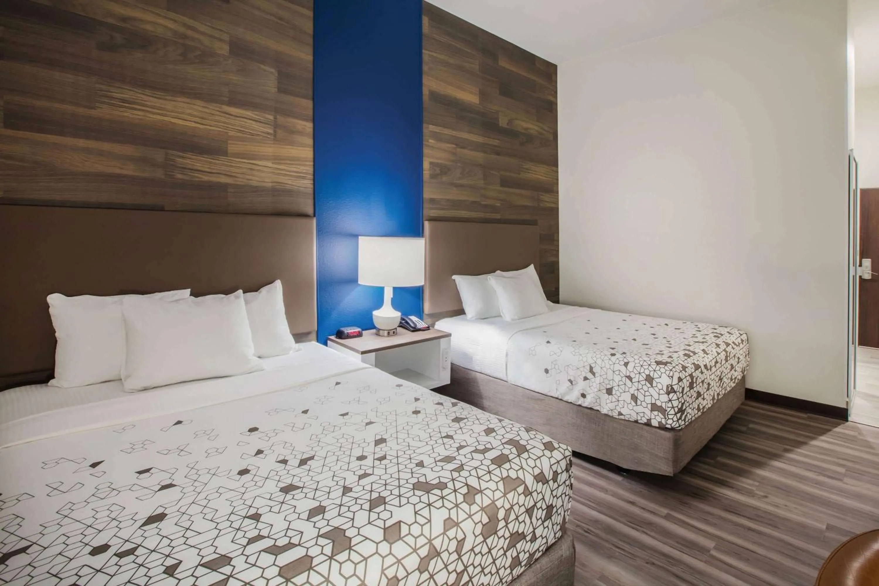 Photo of the whole room, Bed in La Quinta by Wyndham Owasso