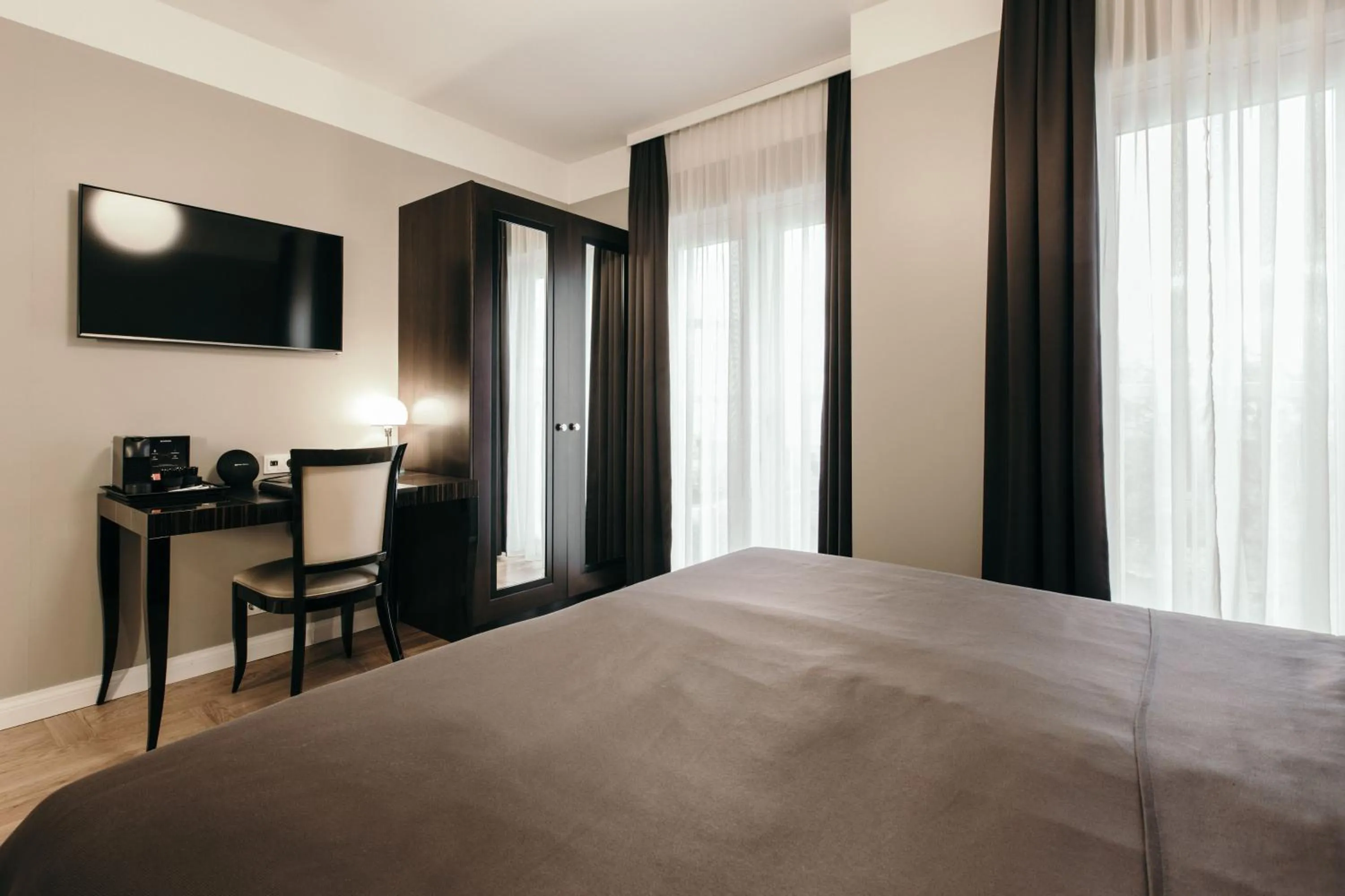 Bedroom, Bed in Hotel Borg by Keahotels